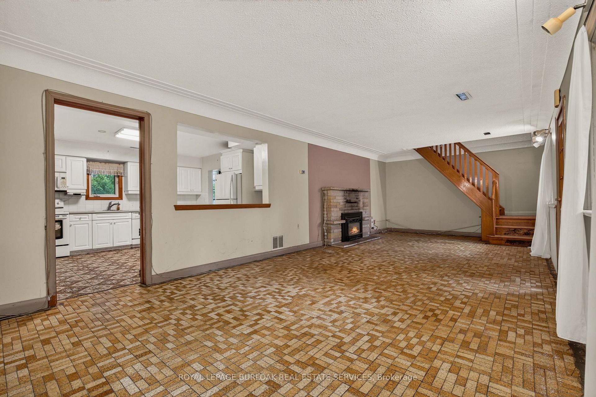 Photo 3 of 539 Enfield Road, Burlington, LaSalle — HOMEH