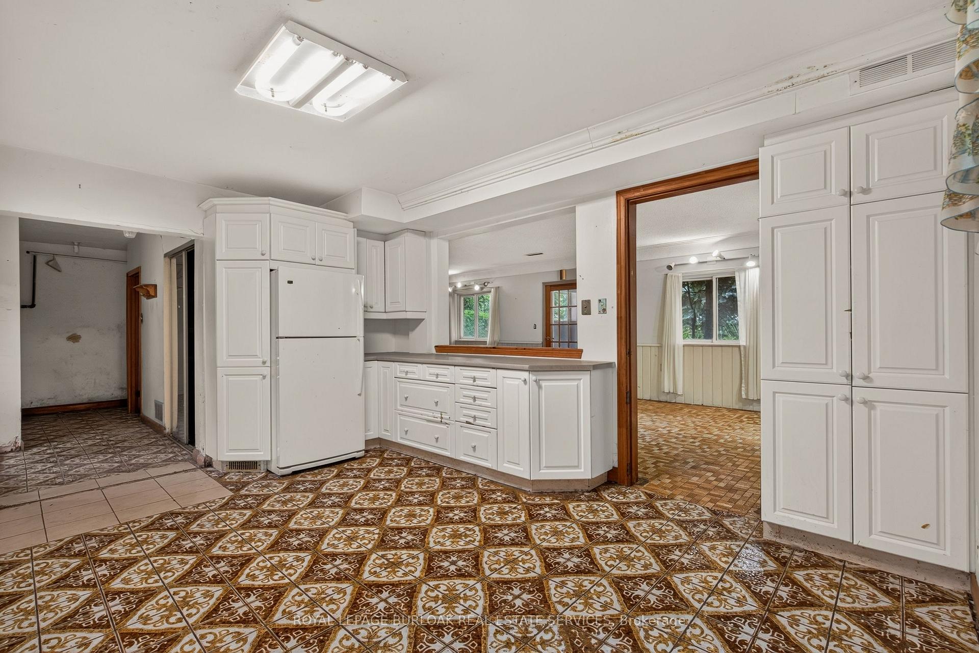 Photo 5 of 539 Enfield Road, Burlington, LaSalle — HOMEH