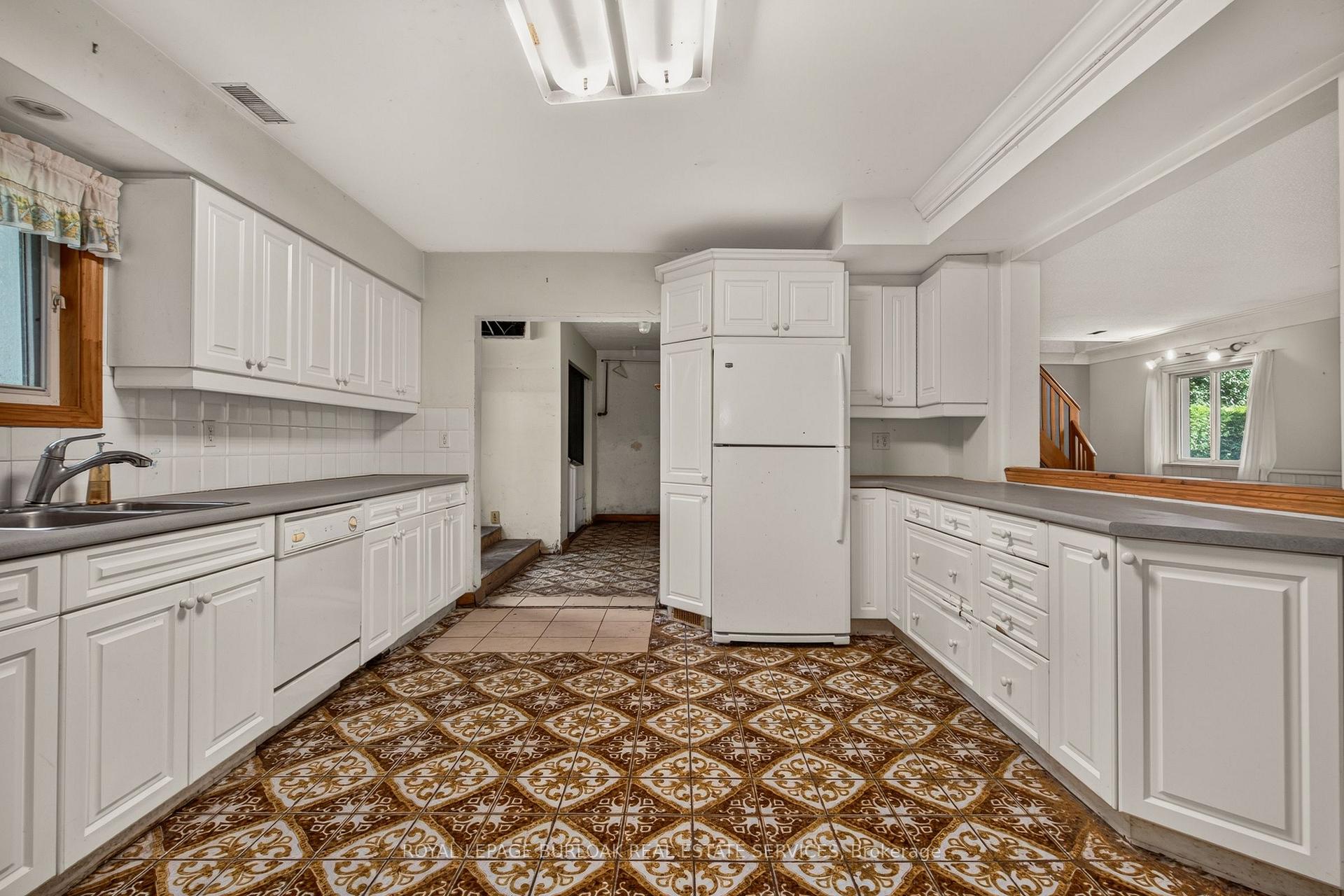 Photo 6 of 539 Enfield Road, Burlington, LaSalle — HOMEH