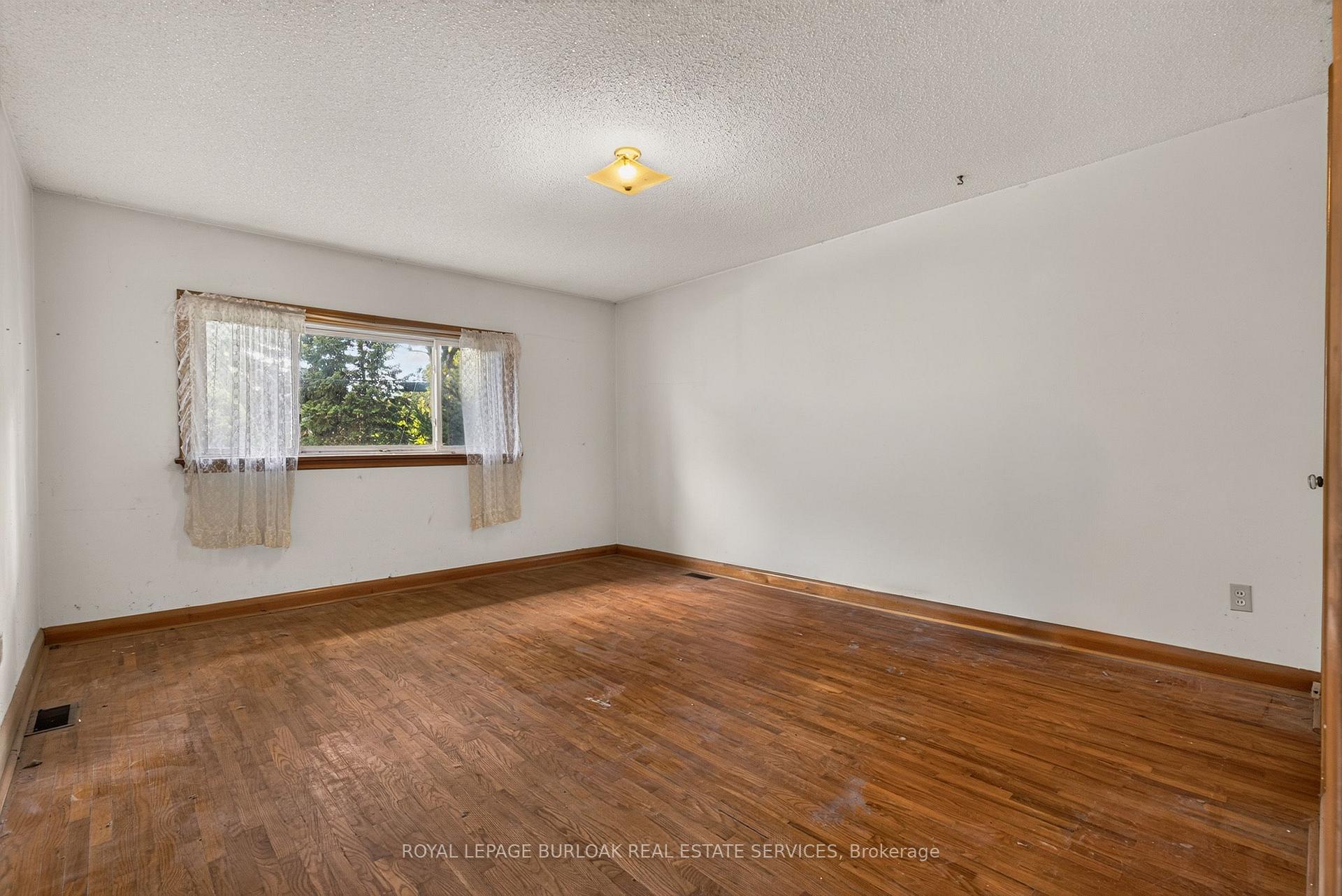 Photo 10 of 539 Enfield Road, Burlington, LaSalle — HOMEH