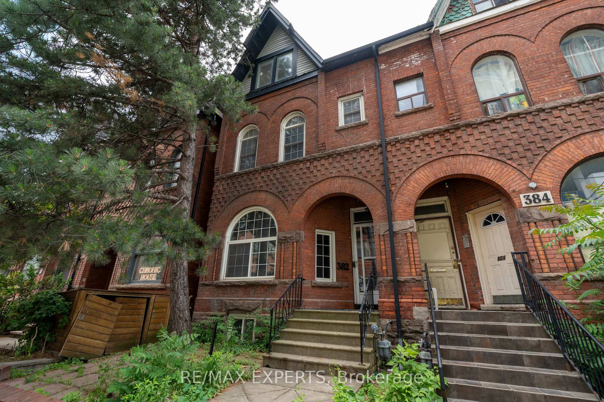 Photo 2 of 382 Bathurst Street, Toronto, Trinity-Bellwoods — HOMEH