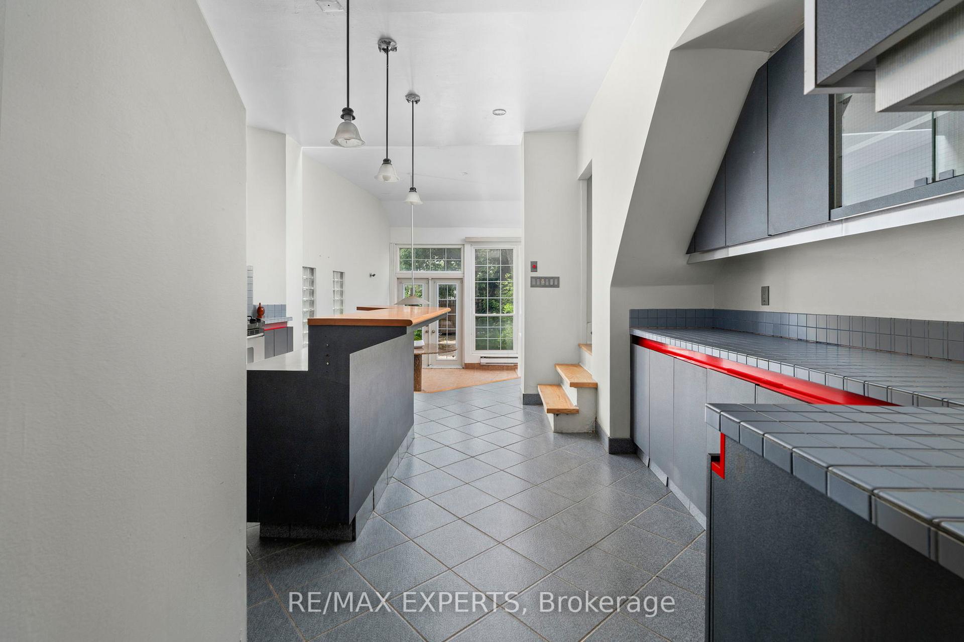 Photo 11 of 382 Bathurst Street, Toronto, Trinity-Bellwoods — HOMEH