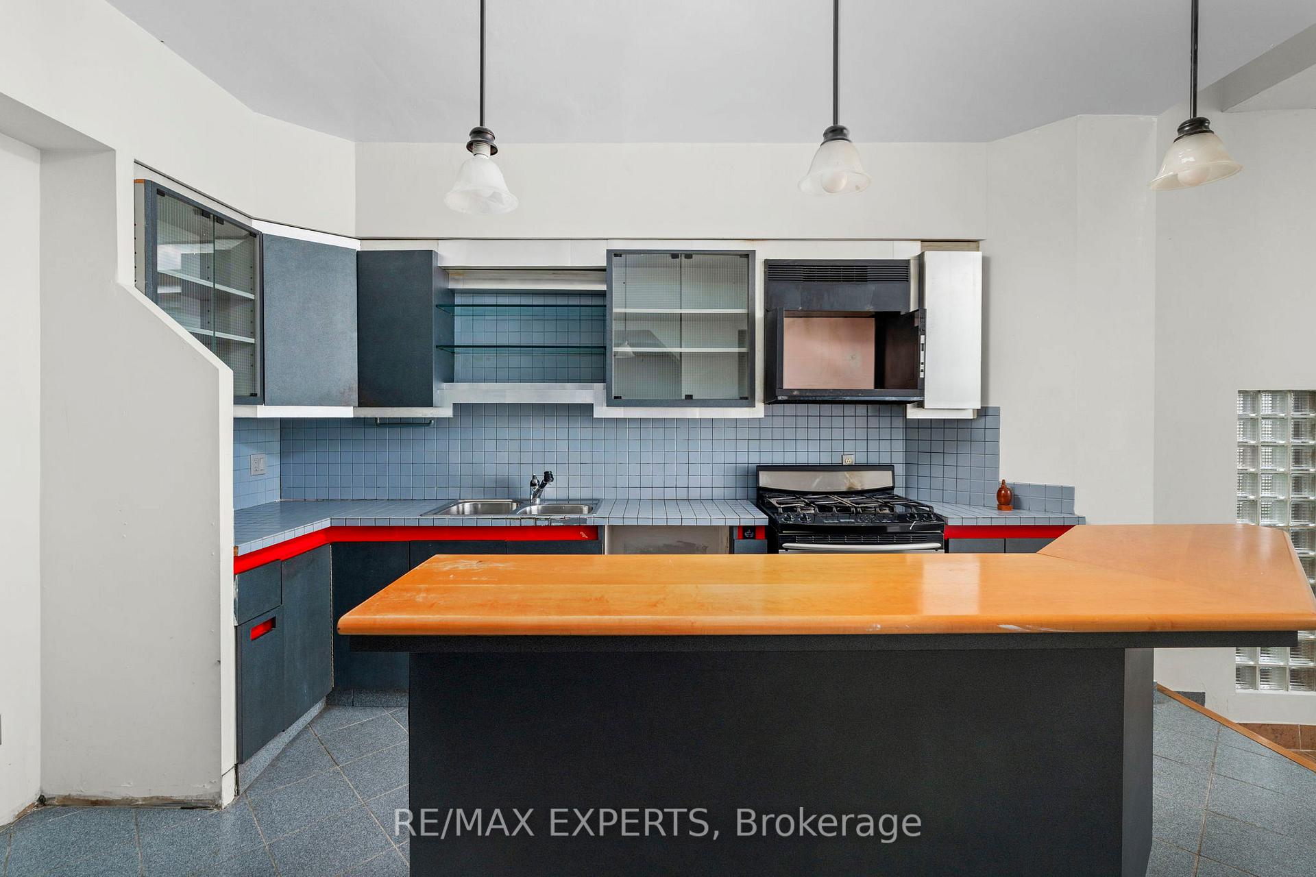 Photo 12 of 382 Bathurst Street, Toronto, Trinity-Bellwoods — HOMEH