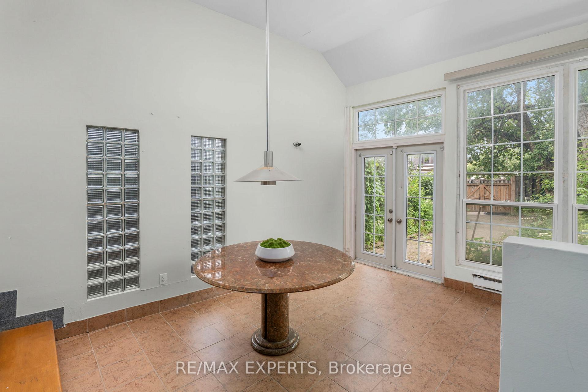 Photo 14 of 382 Bathurst Street, Toronto, Trinity-Bellwoods — HOMEH
