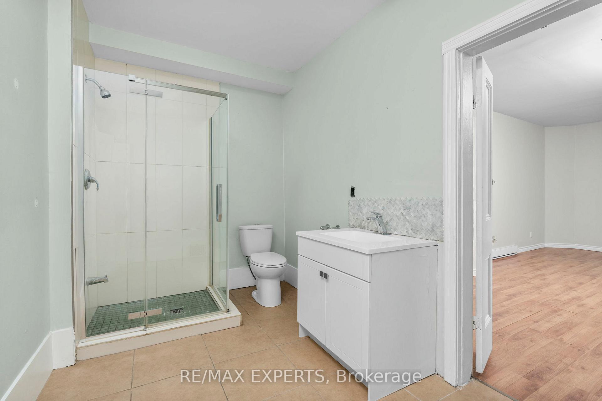 Photo 17 of 382 Bathurst Street, Toronto, Trinity-Bellwoods — HOMEH