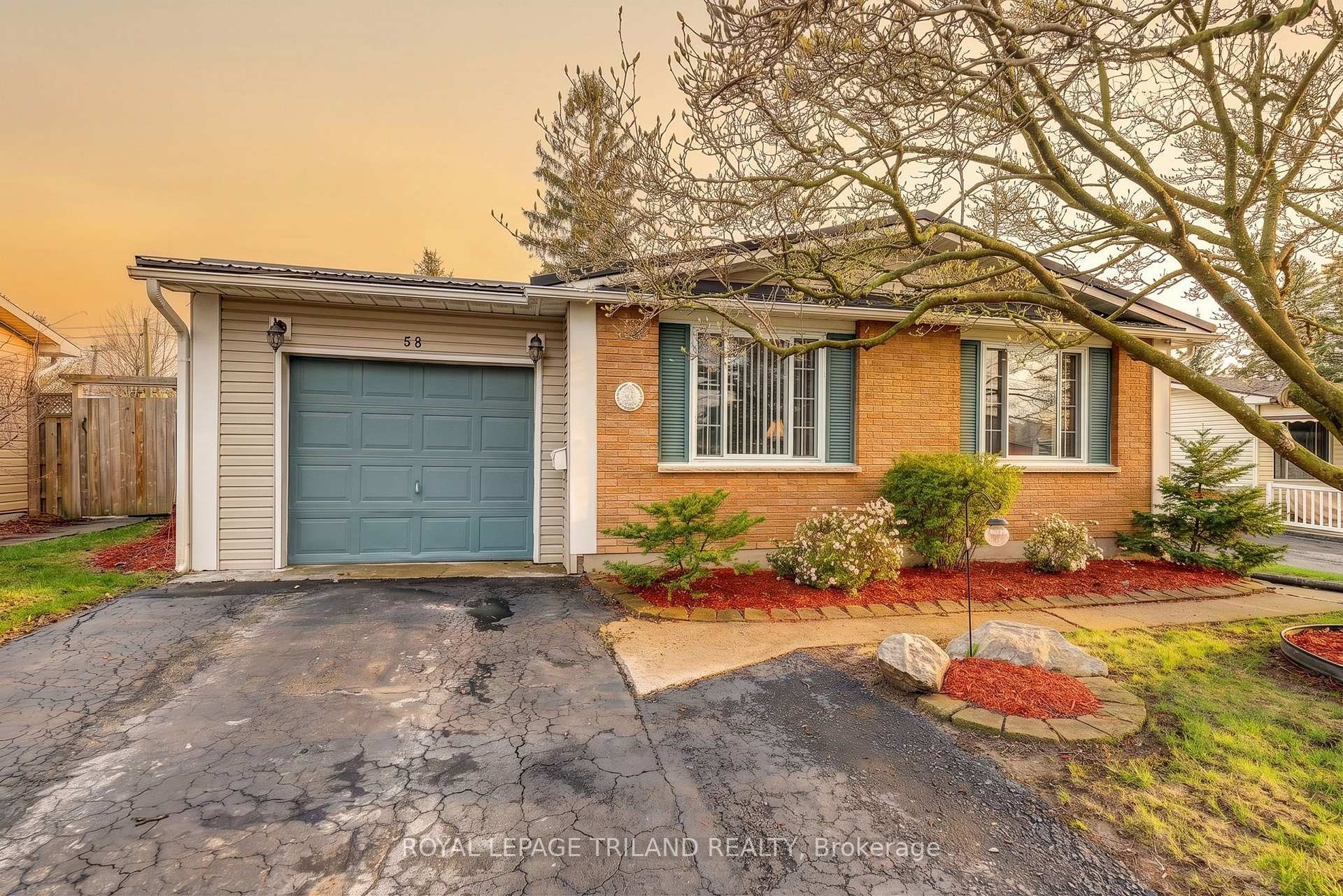 Photo 7 of 58 Vanbuskirk Drive, St. Thomas — HOMEH