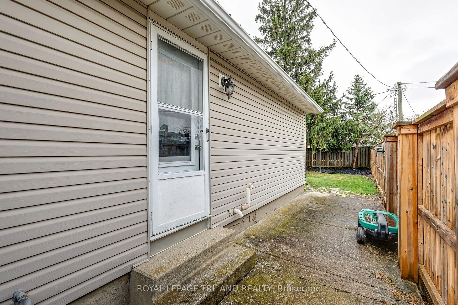 Photo 5 of 58 Vanbuskirk Drive, St. Thomas — HOMEH