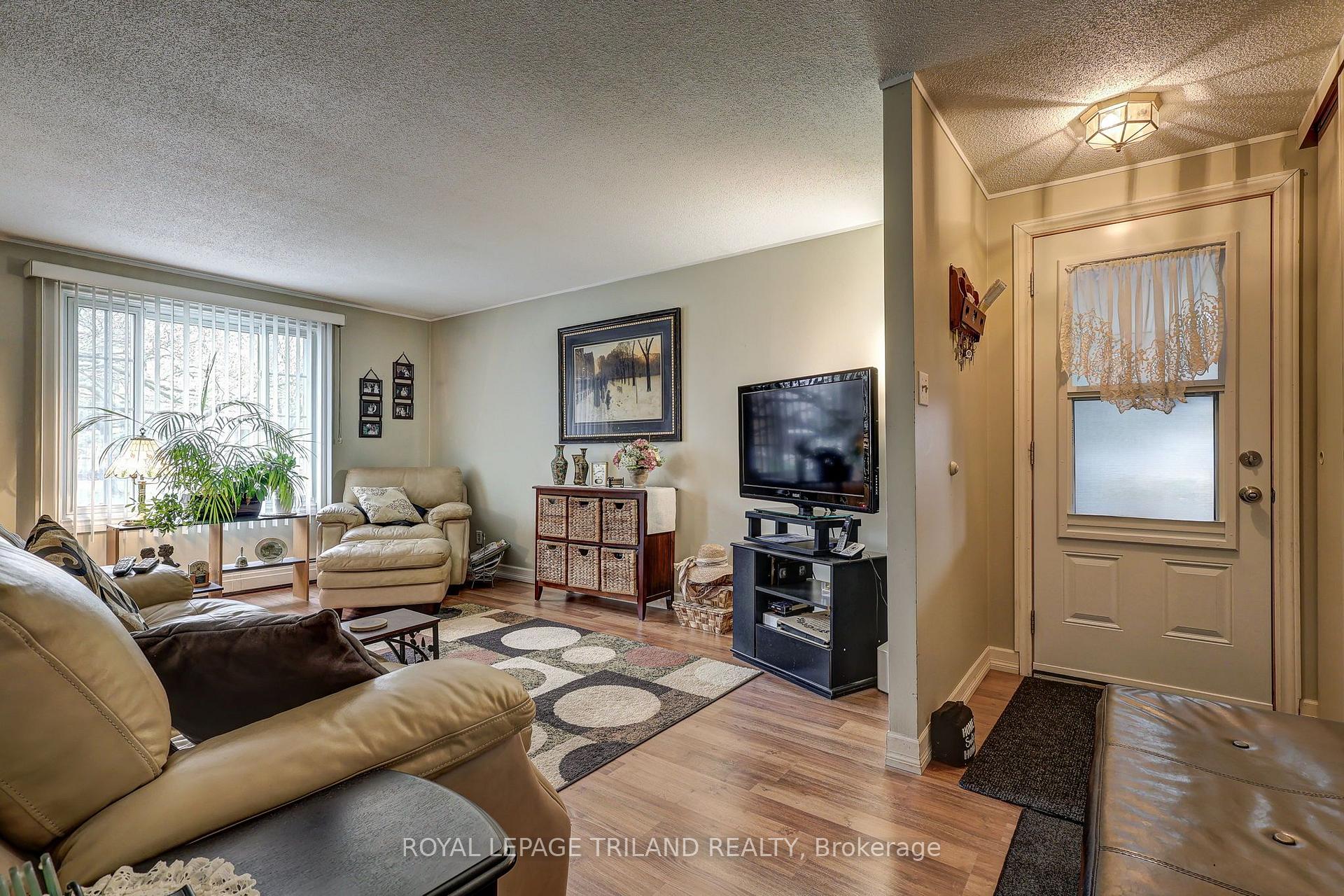 Photo 24 of 58 Vanbuskirk Drive, St. Thomas — HOMEH