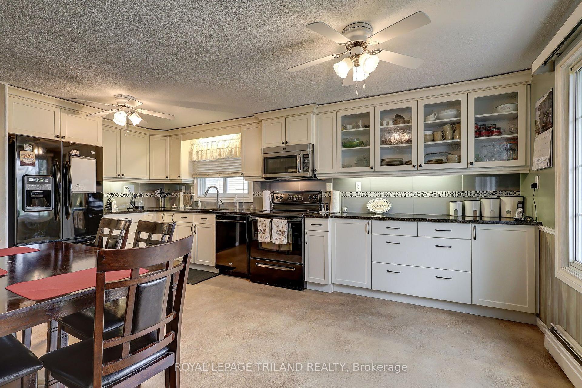 Photo 34 of 58 Vanbuskirk Drive, St. Thomas — HOMEH