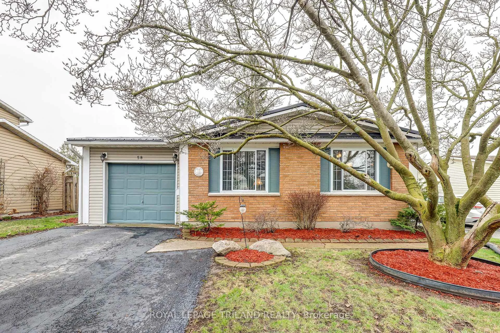 Photo 3 of 58 Vanbuskirk Drive, St. Thomas — HOMEH