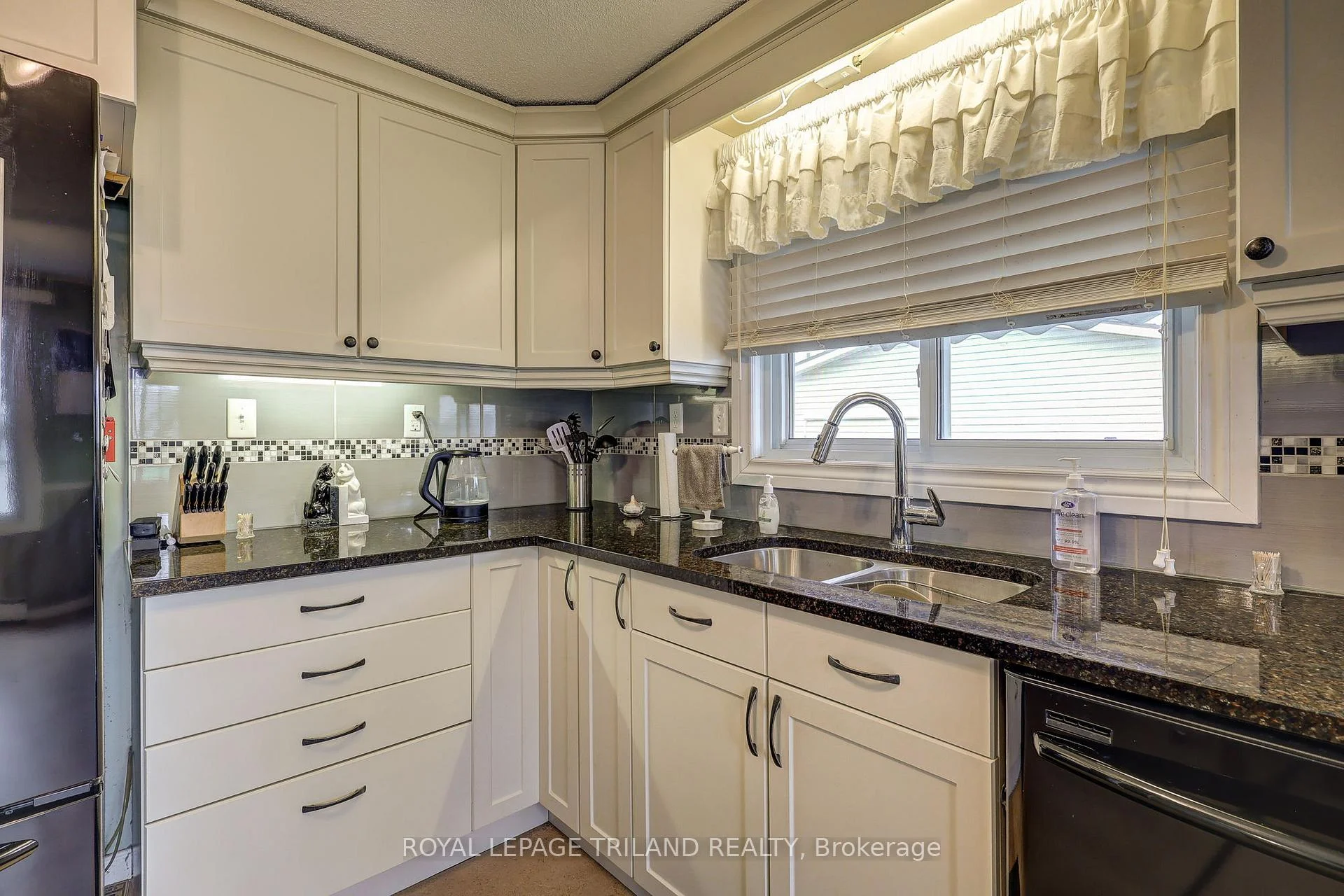 Photo 35 of 58 Vanbuskirk Drive, St. Thomas — HOMEH