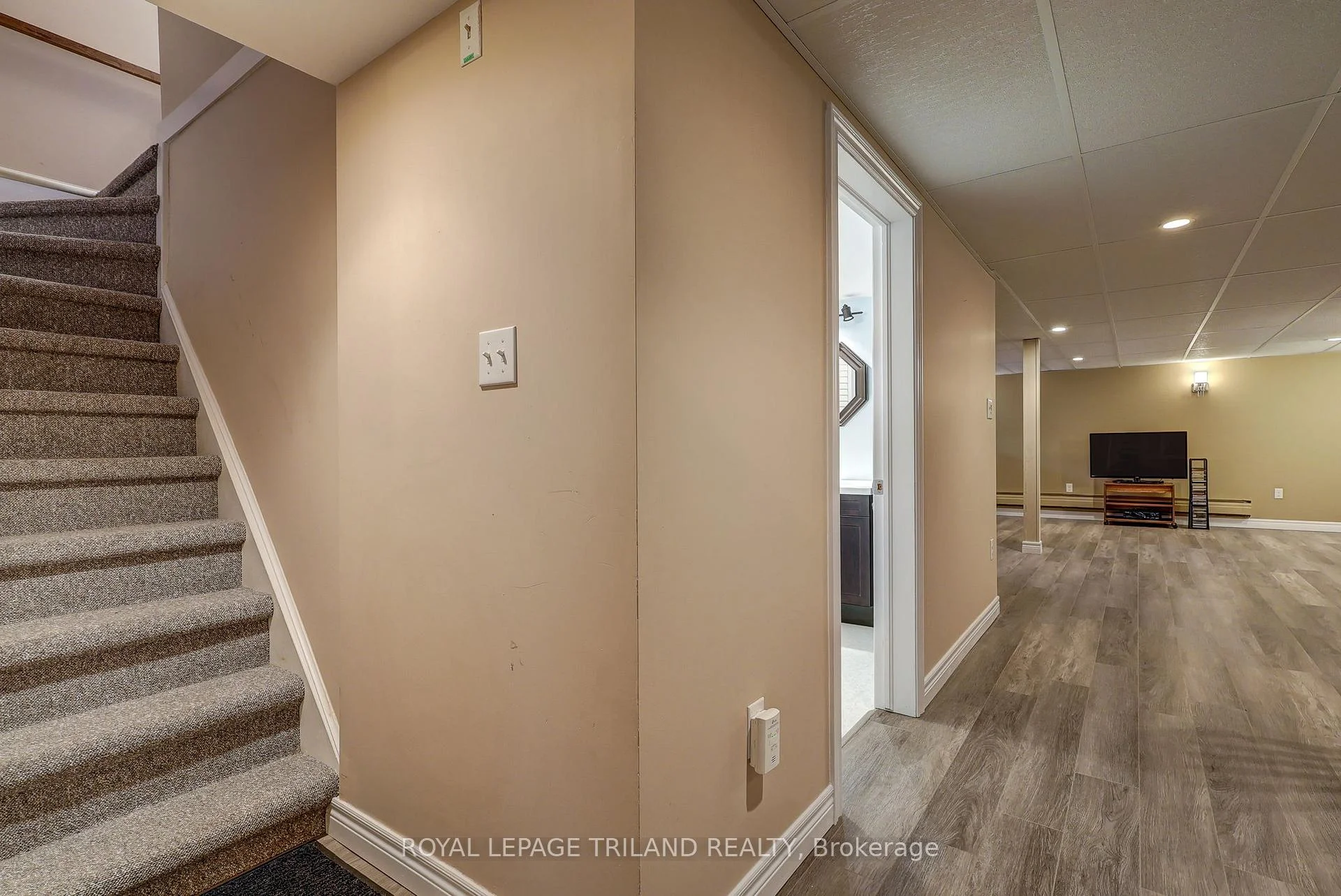 Photo 59 of 58 Vanbuskirk Drive, St. Thomas — HOMEH