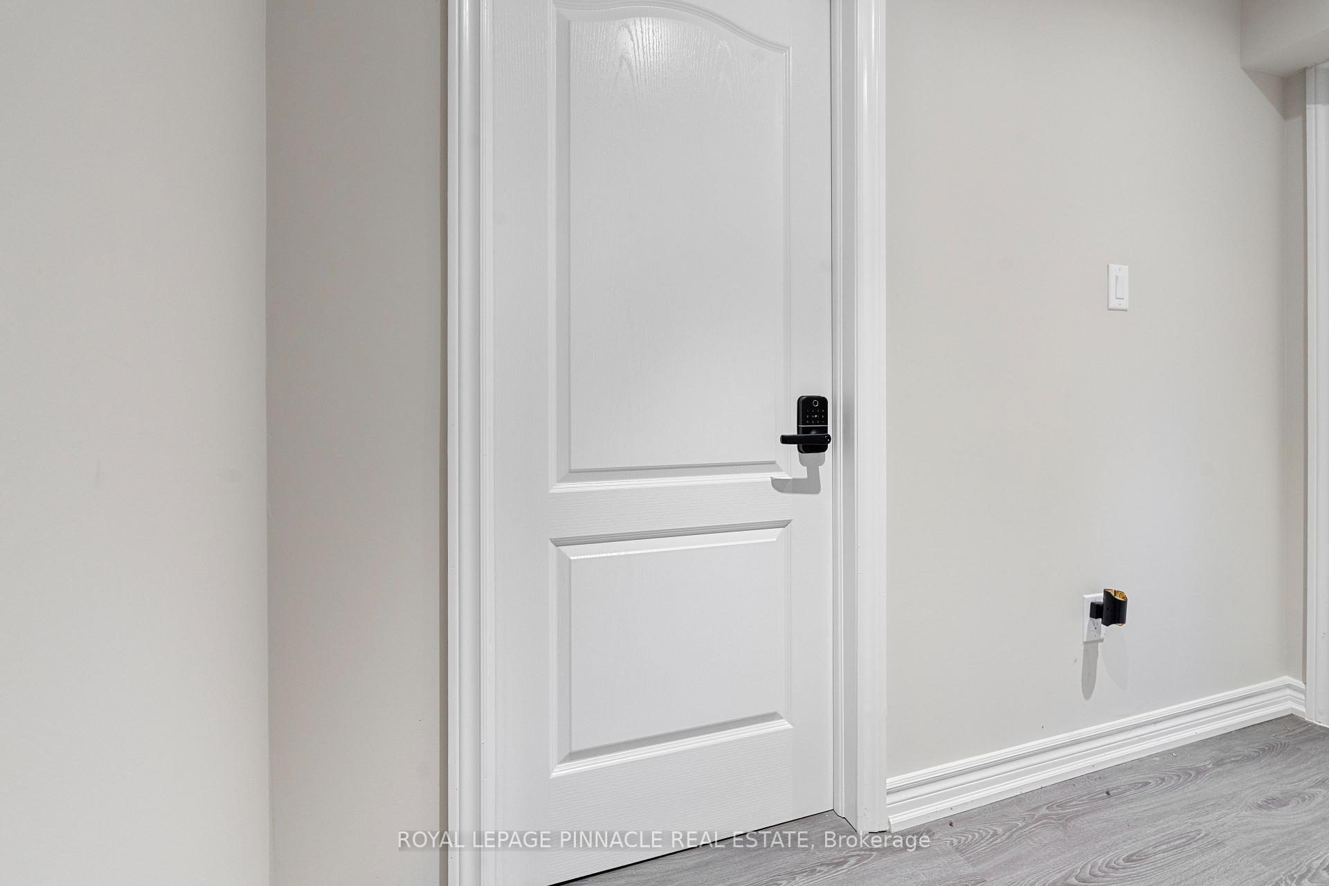 Photo 4 of Unit B, 3265 Topeka Drive, Mississauga, Churchill Meadows — HOMEH