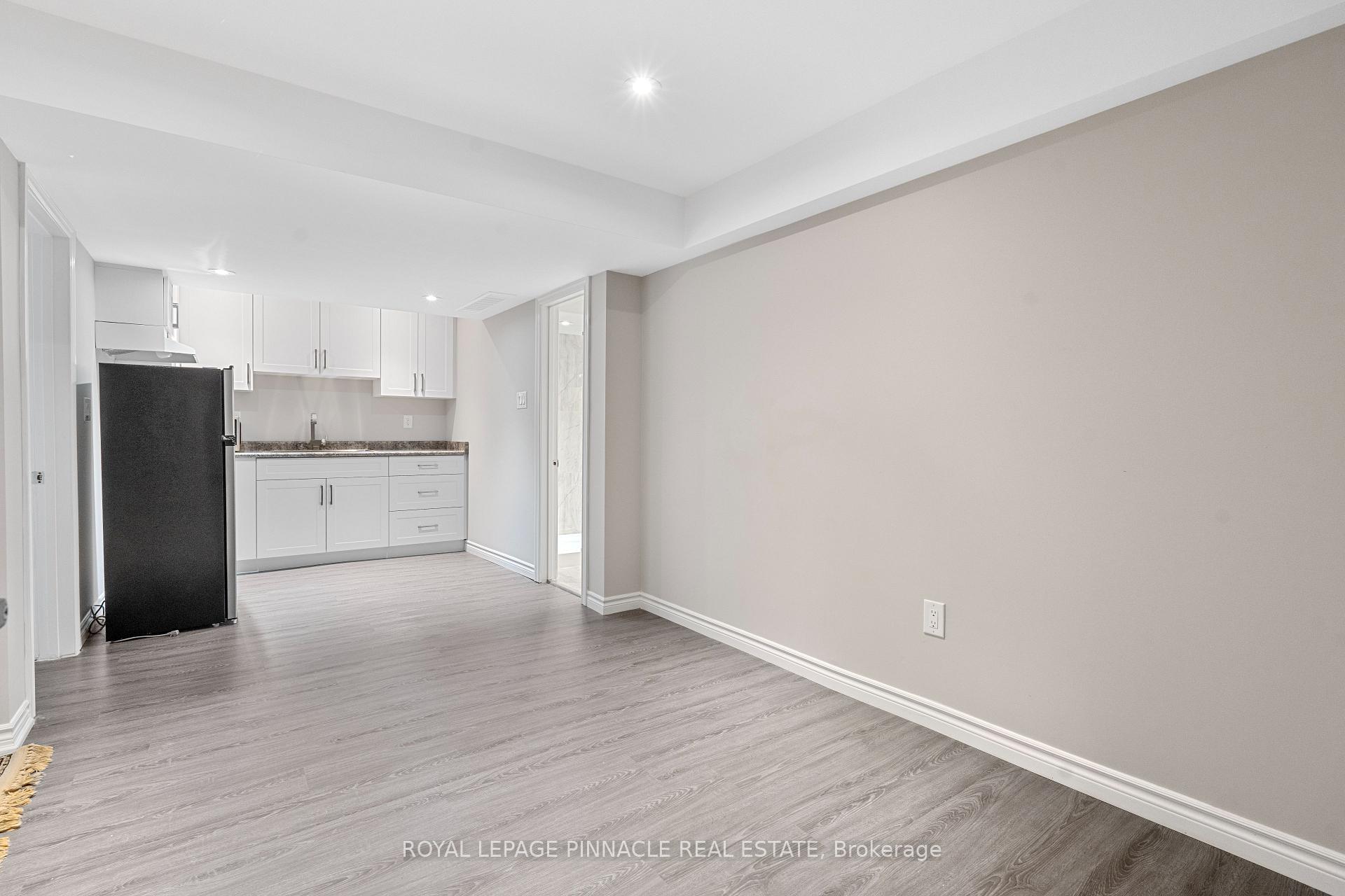 Photo 5 of Unit B, 3265 Topeka Drive, Mississauga, Churchill Meadows — HOMEH