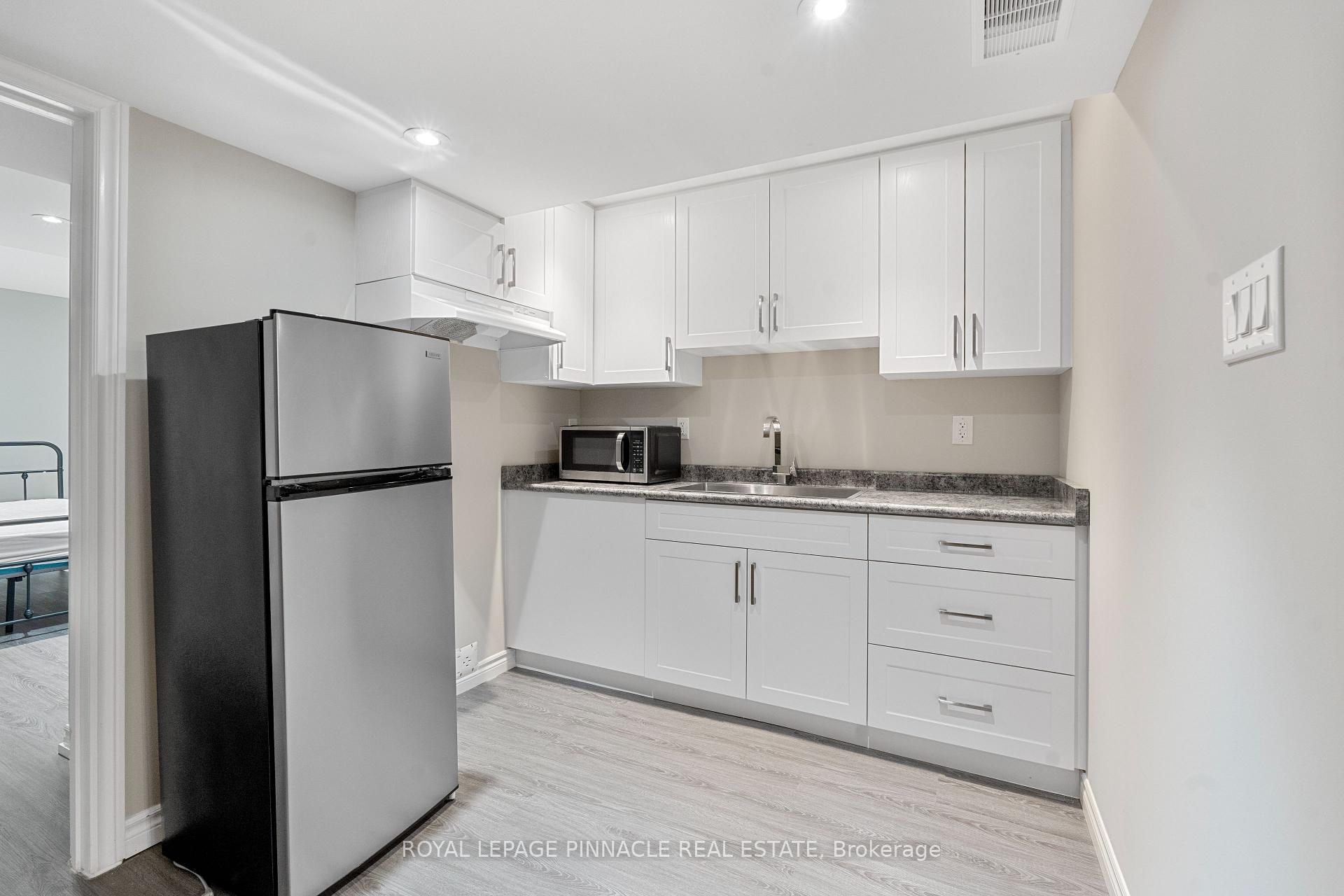 Photo 6 of Unit B, 3265 Topeka Drive, Mississauga, Churchill Meadows — HOMEH