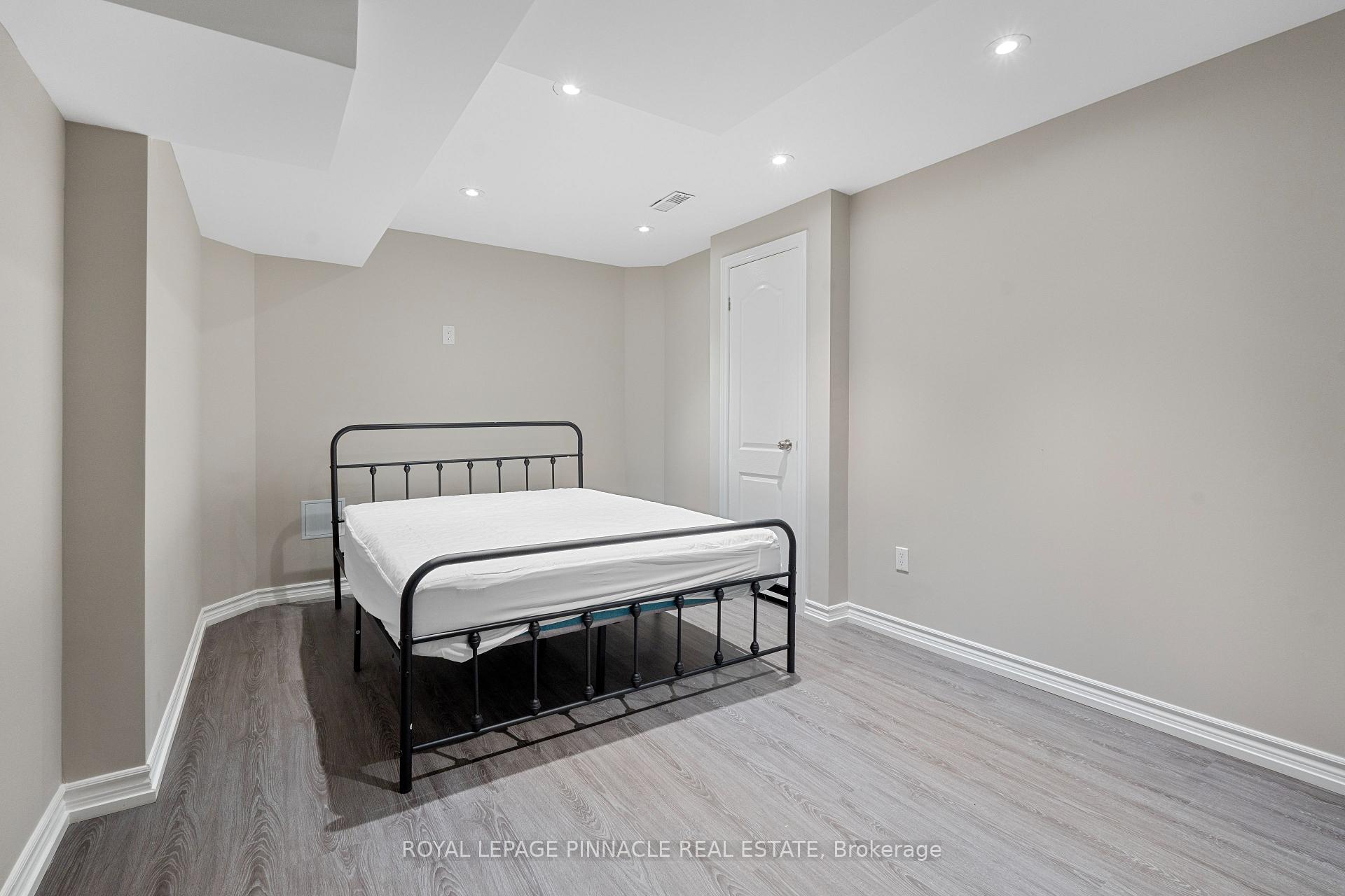 Photo 8 of Unit B, 3265 Topeka Drive, Mississauga, Churchill Meadows — HOMEH