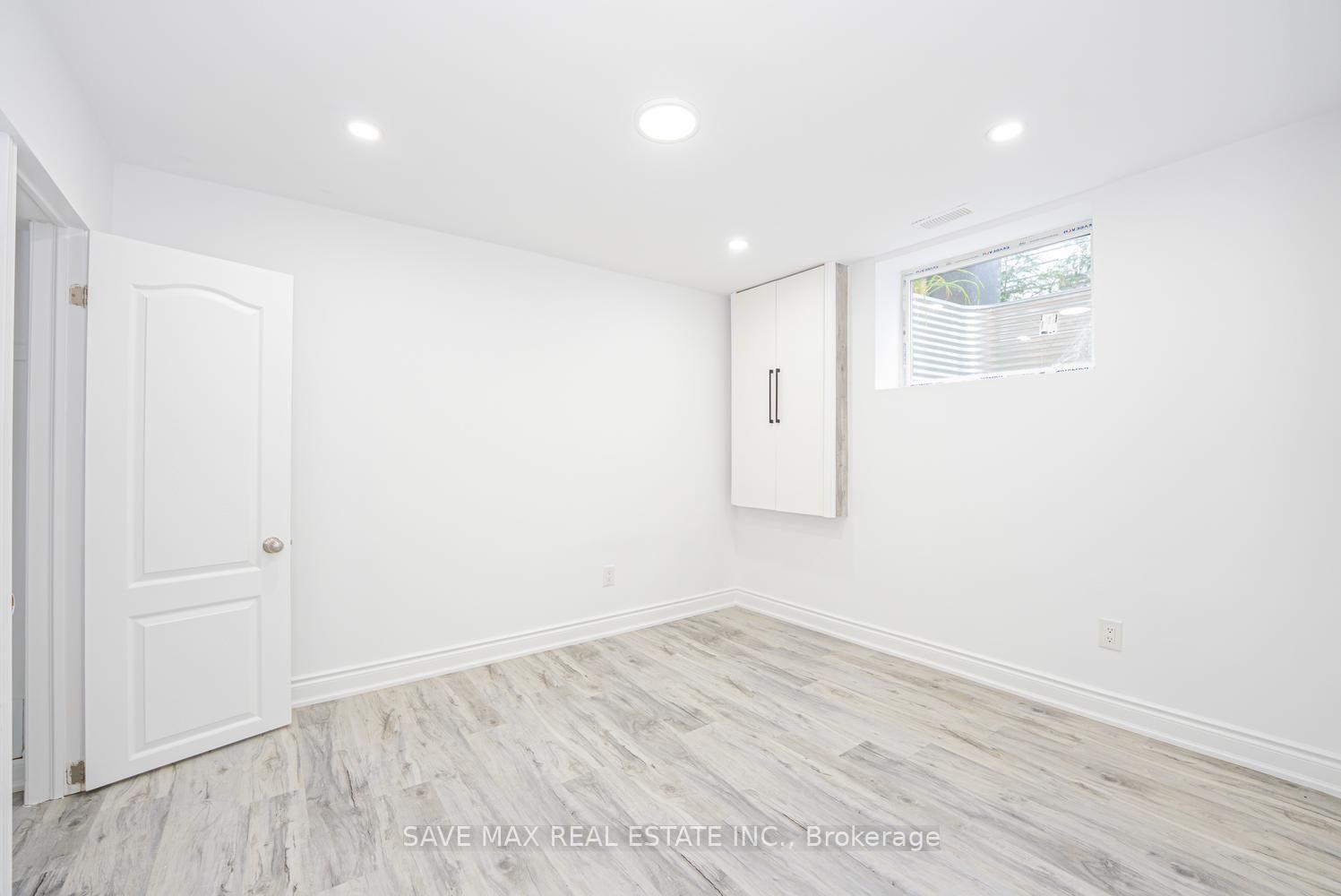 Photo 36 of 336 Imperial Road S, Guelph, Willow West/Sugarbush/West Acres — HOMEH