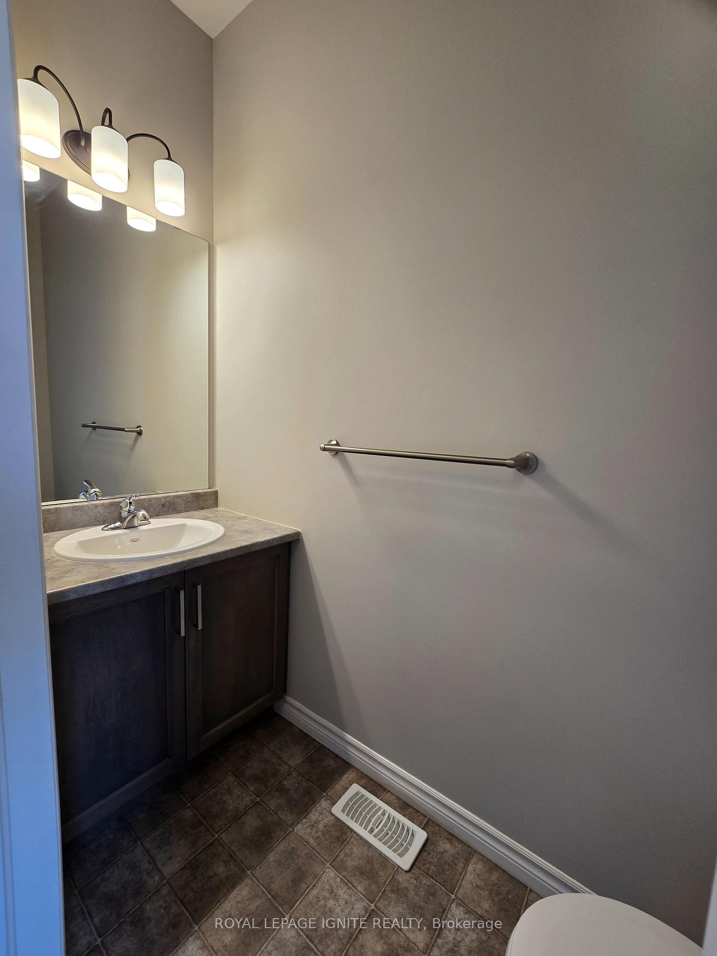 Photo 9 of 52 Cottonwood Drive, Belleville, Thurlow Ward — HOMEH