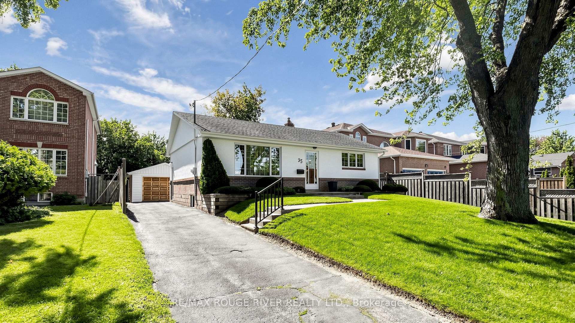 Photo 2 of 35 Southlawn Drive, Scarborough, L'Amoreaux — HOMEH