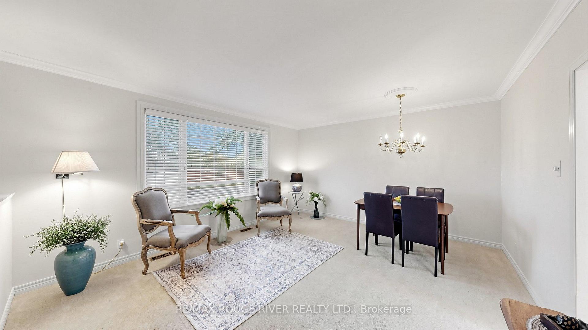 Photo 3 of 35 Southlawn Drive, Scarborough, L'Amoreaux — HOMEH
