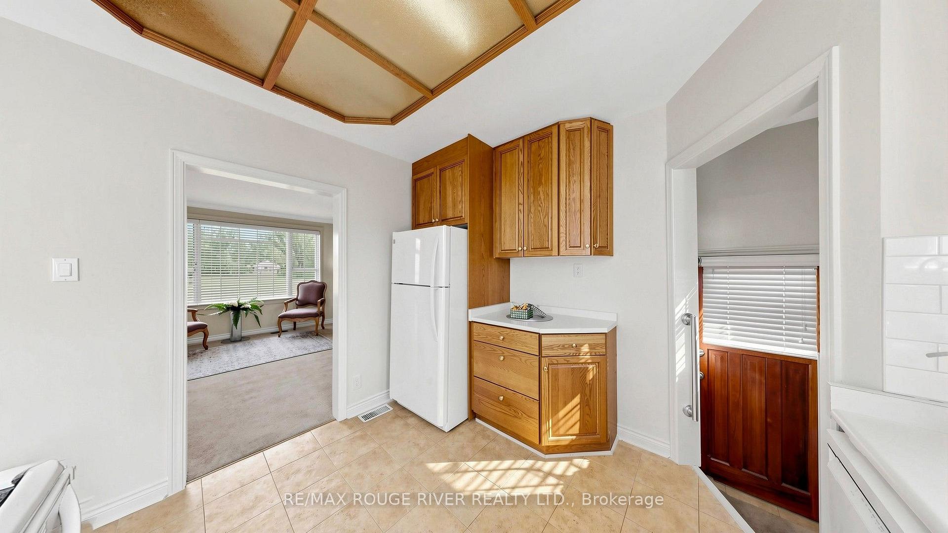 Photo 9 of 35 Southlawn Drive, Scarborough, L'Amoreaux — HOMEH