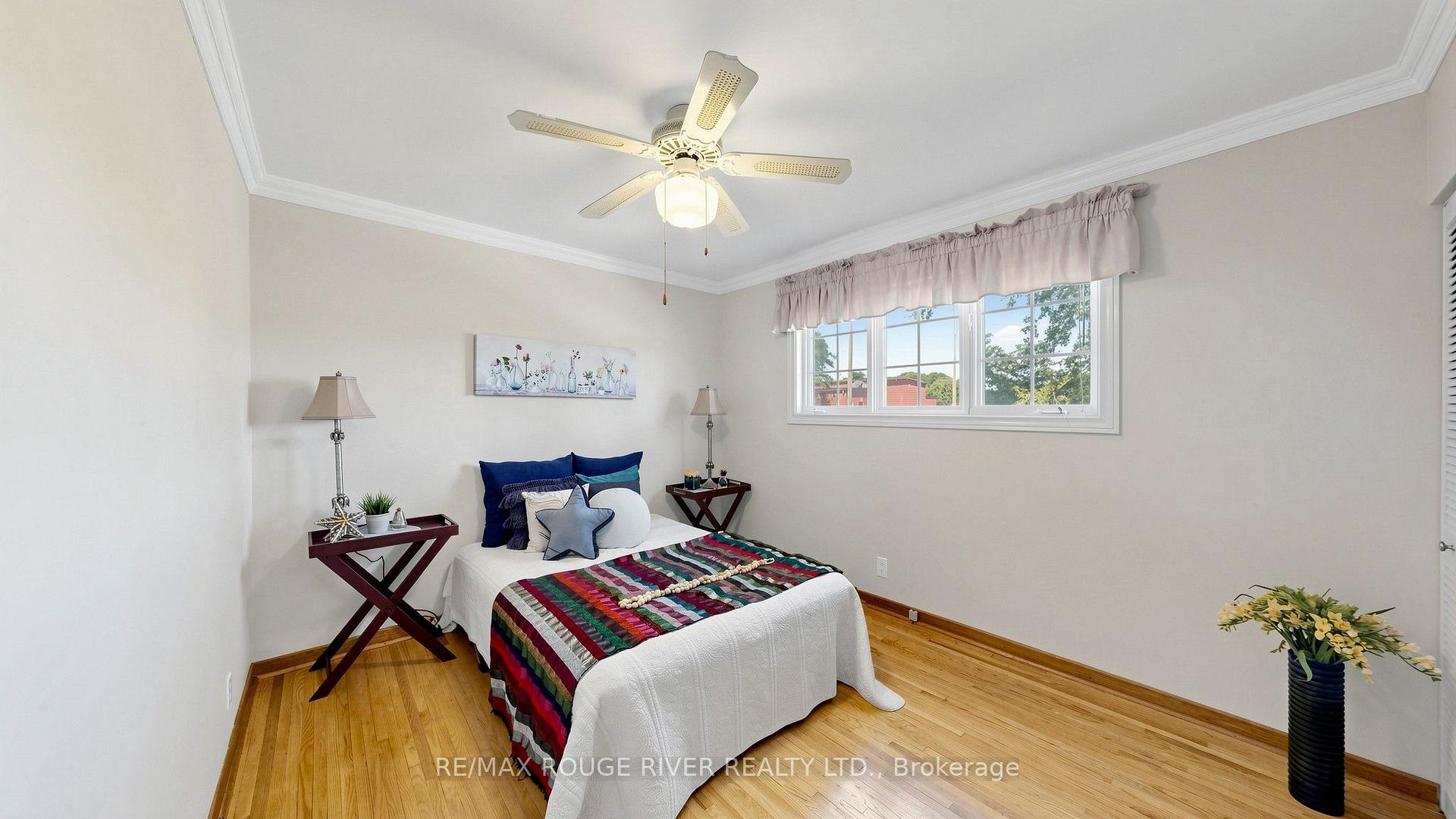 Photo 14 of 35 Southlawn Drive, Scarborough, L'Amoreaux — HOMEH