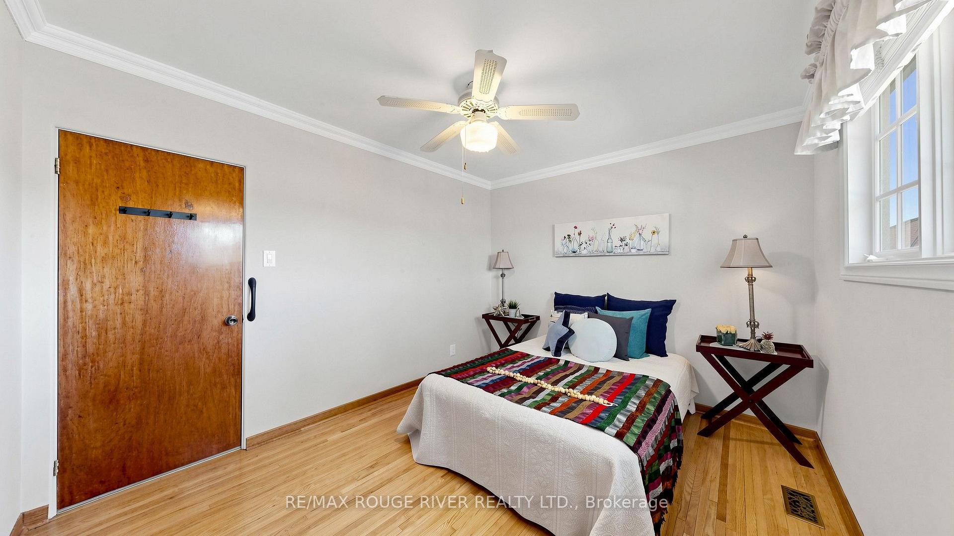 Photo 15 of 35 Southlawn Drive, Scarborough, L'Amoreaux — HOMEH