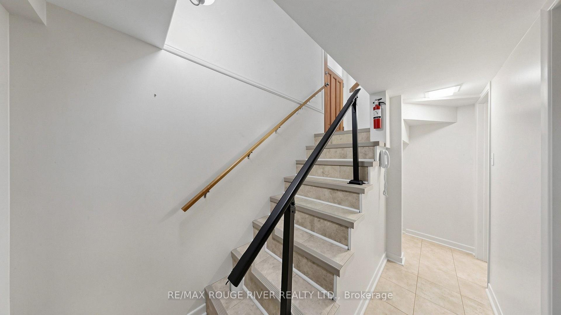 Photo 19 of 35 Southlawn Drive, Scarborough, L'Amoreaux — HOMEH
