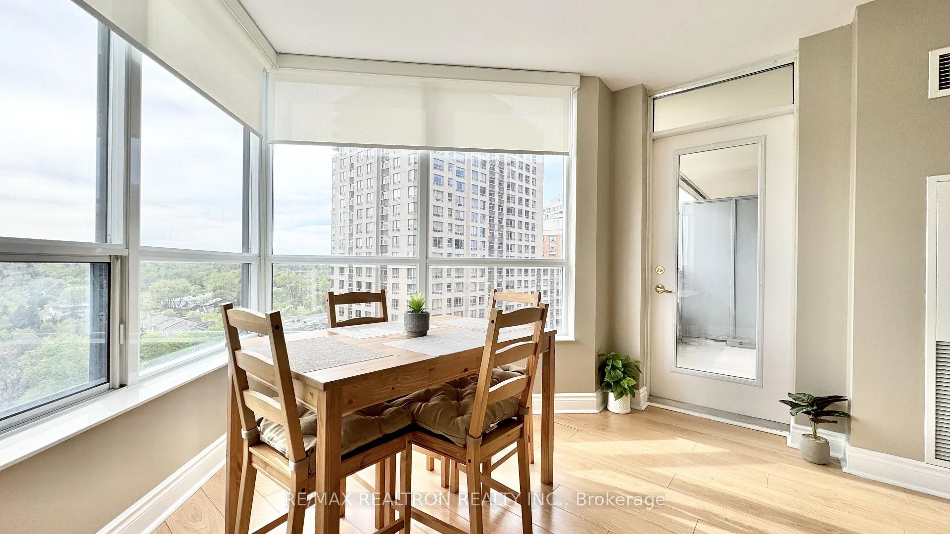 Photo 3 of Unit 1003, 5 Northtown Way, North York, Willowdale East — HOMEH