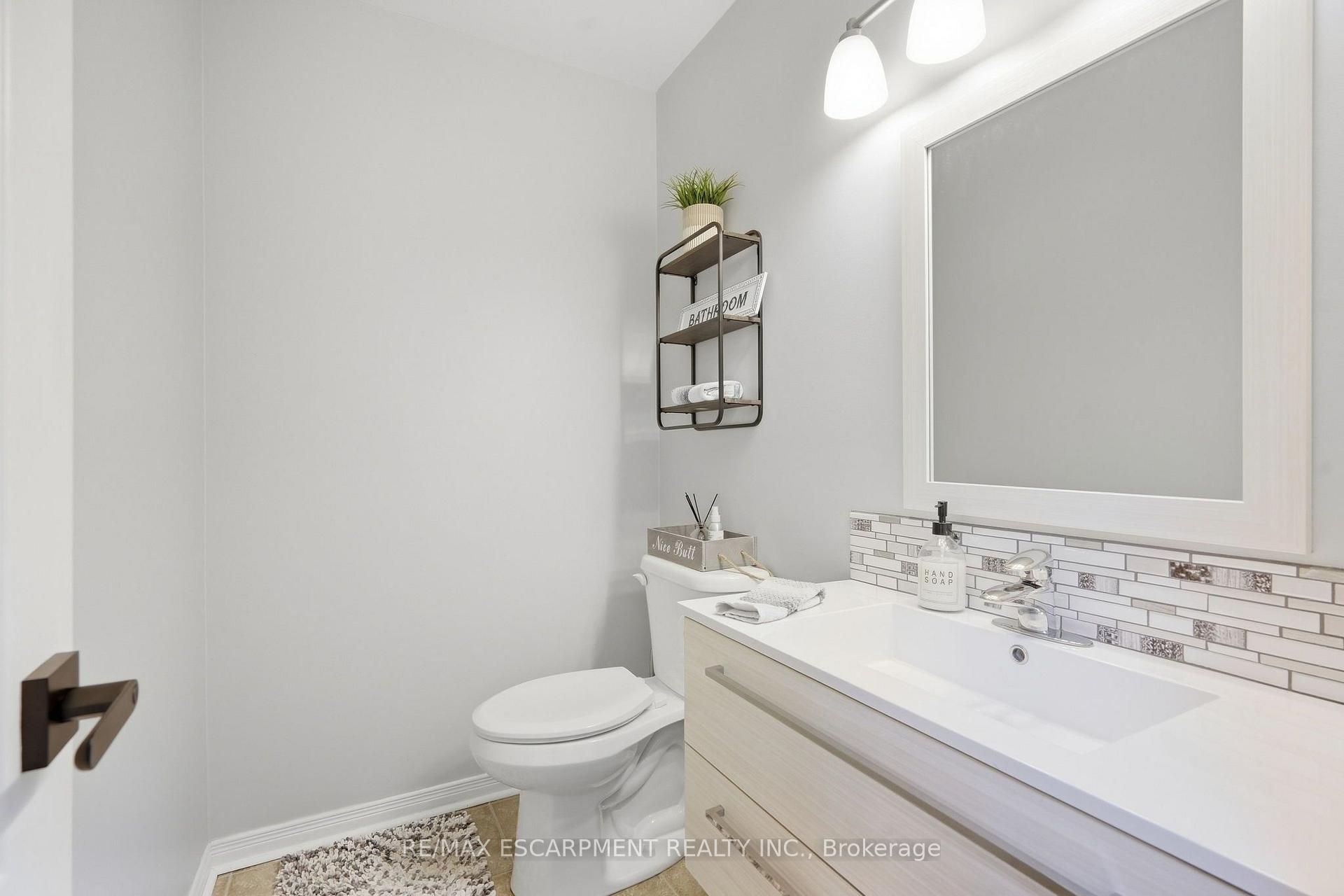 Photo 16 of 14 Kenyon Crescent, Grimsby, Grimsby East — HOMEH