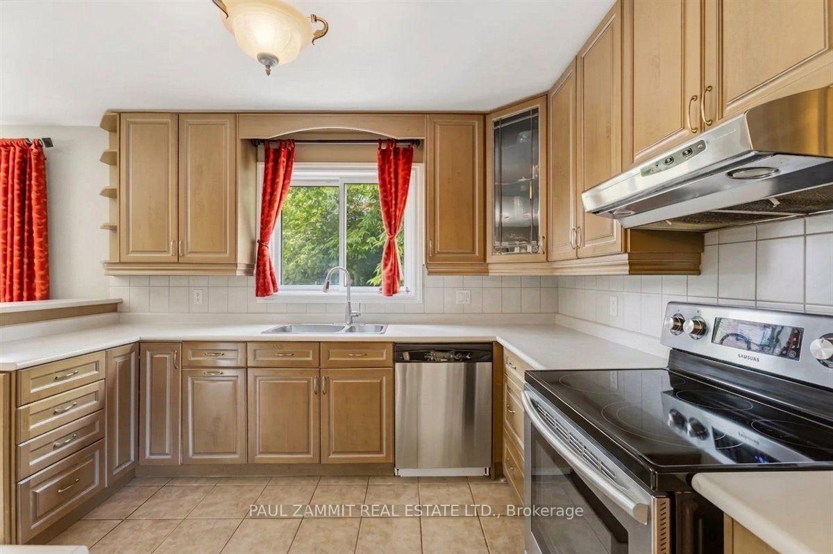 Photo 10 of 180 Lyndhurst Drive, Markham, Thornlea — HOMEH