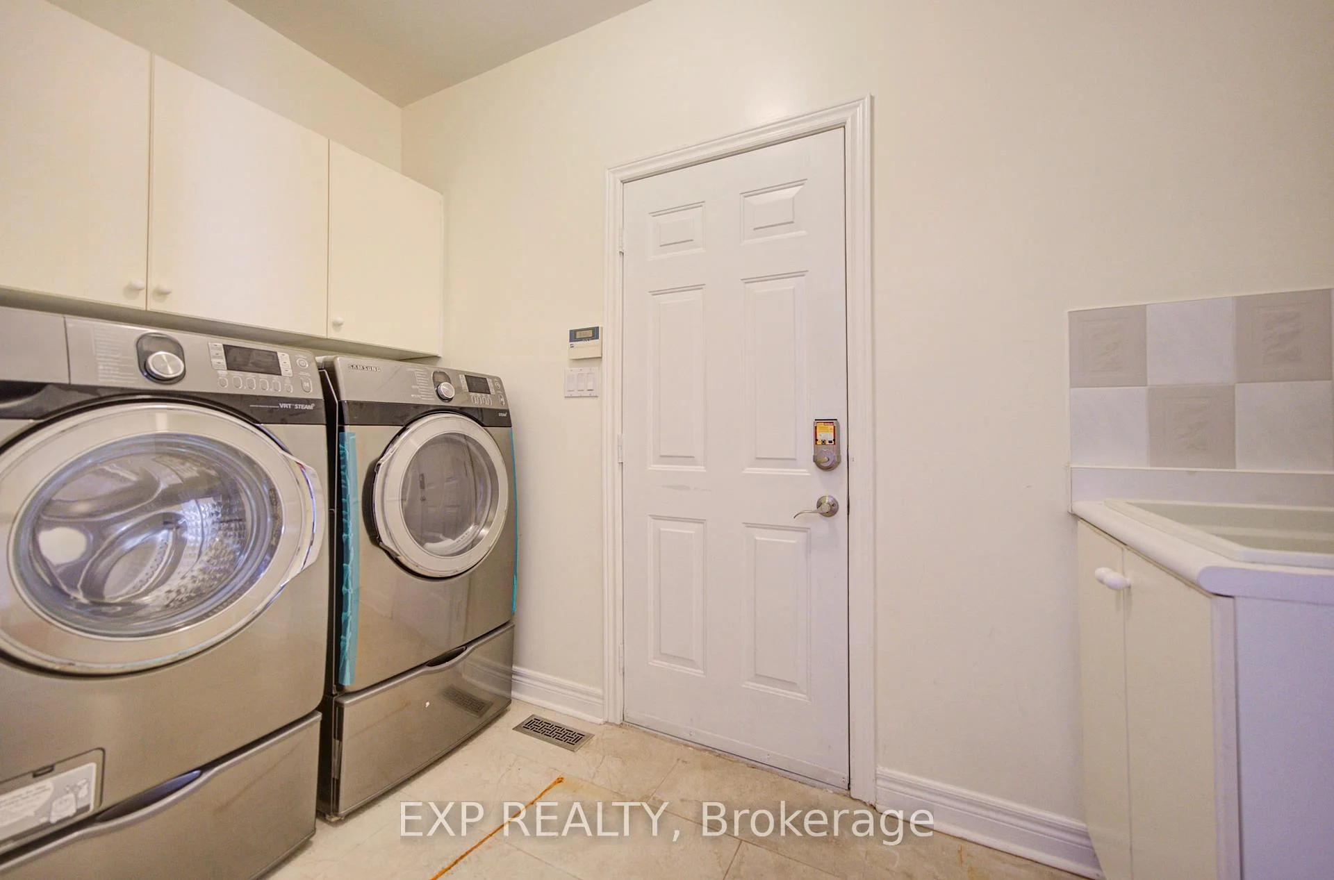 Photo 15 of 17 Country Ridge Drive, Markham, Wismer — HOMEH