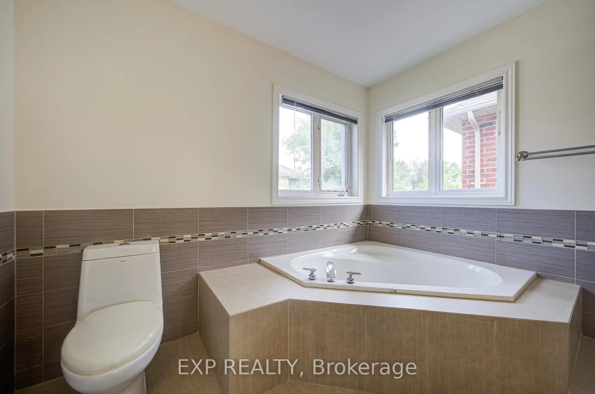 Photo 40 of 17 Country Ridge Drive, Markham, Wismer — HOMEH
