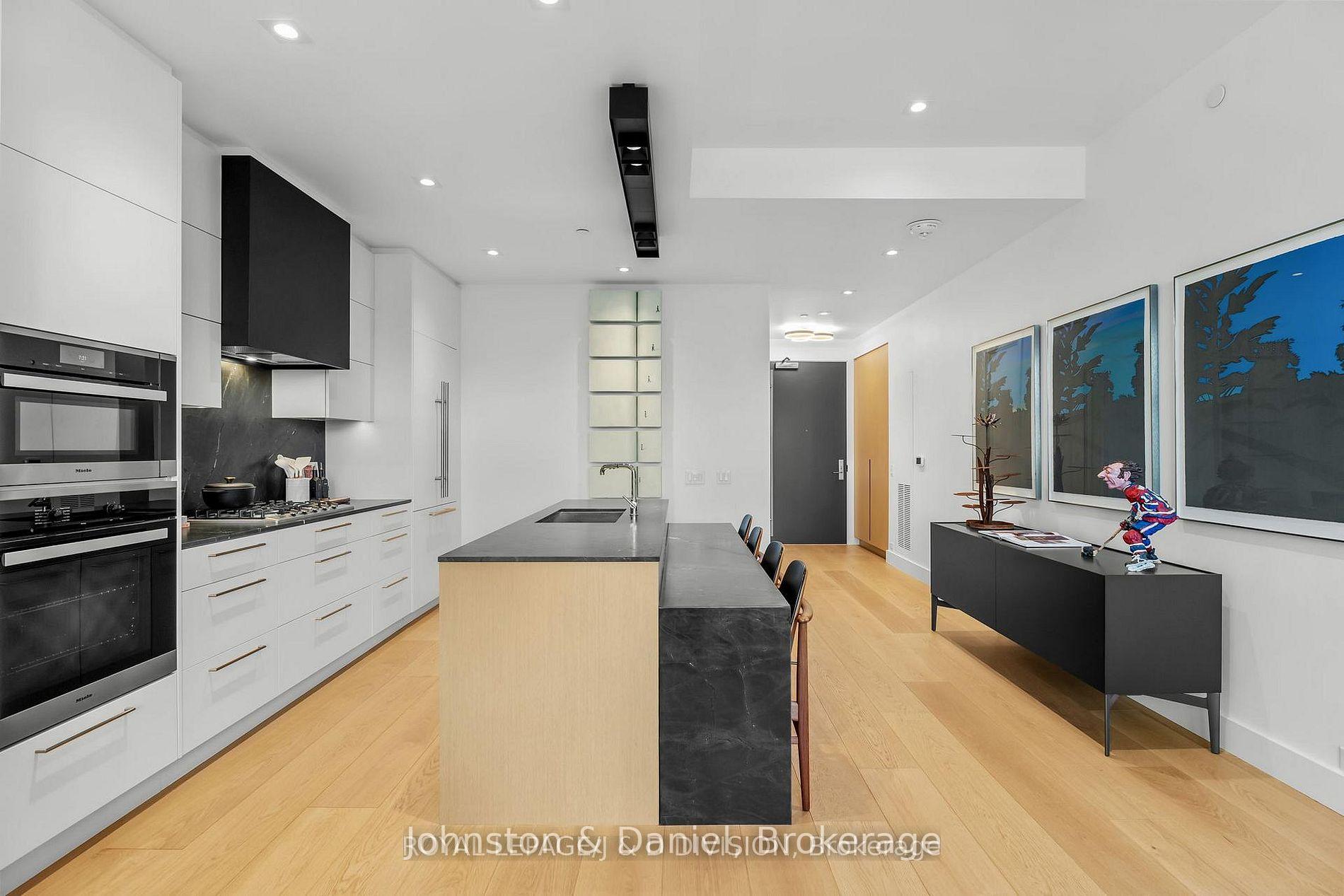 Photo 6 of Unit 710, 1 Strathgowan Avenue, Toronto, Lawrence Park South — HOMEH