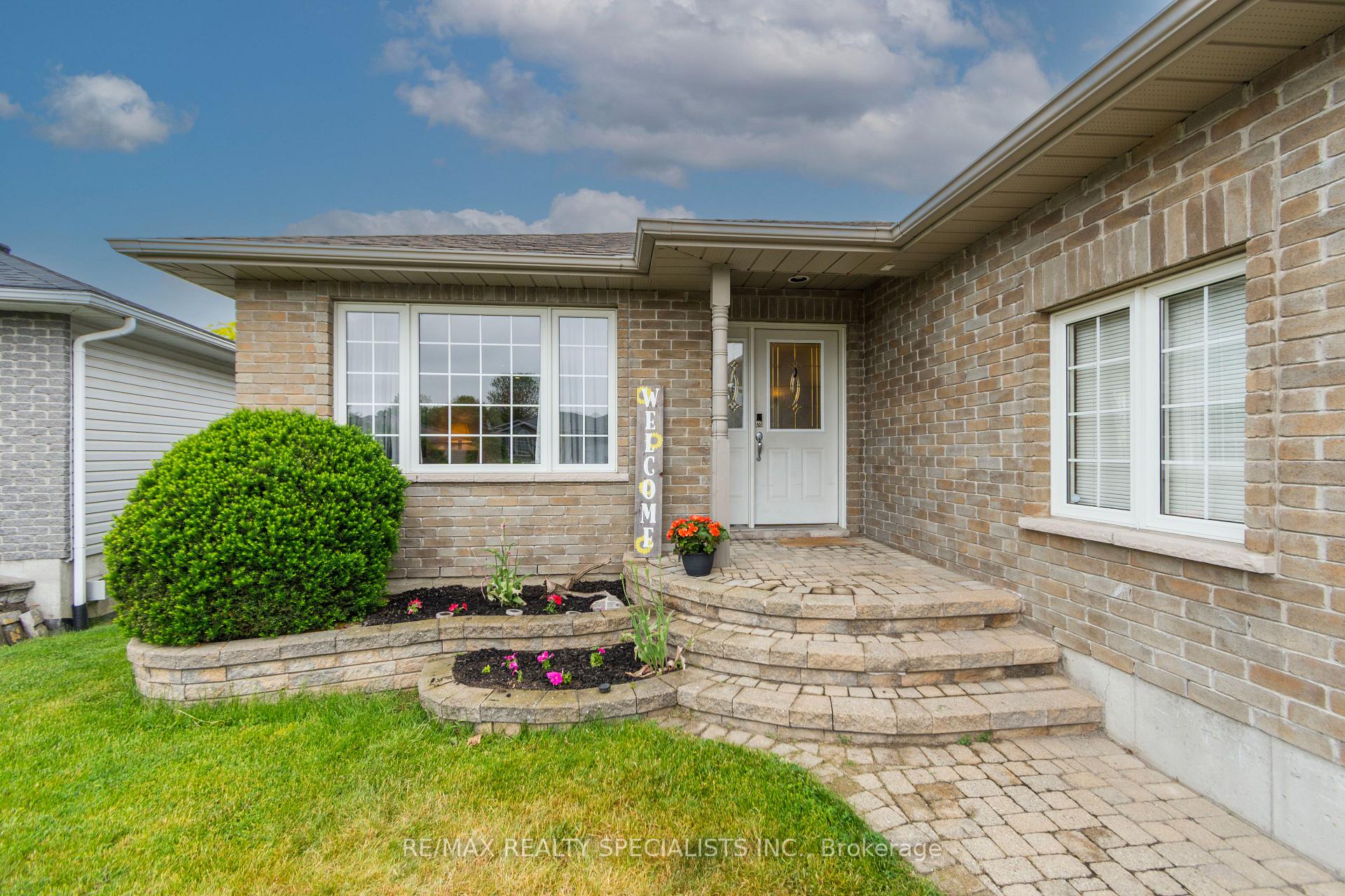 Photo 2 of 20 Stonegate Crescent, Quinte West, Frankford Ward — HOMEH