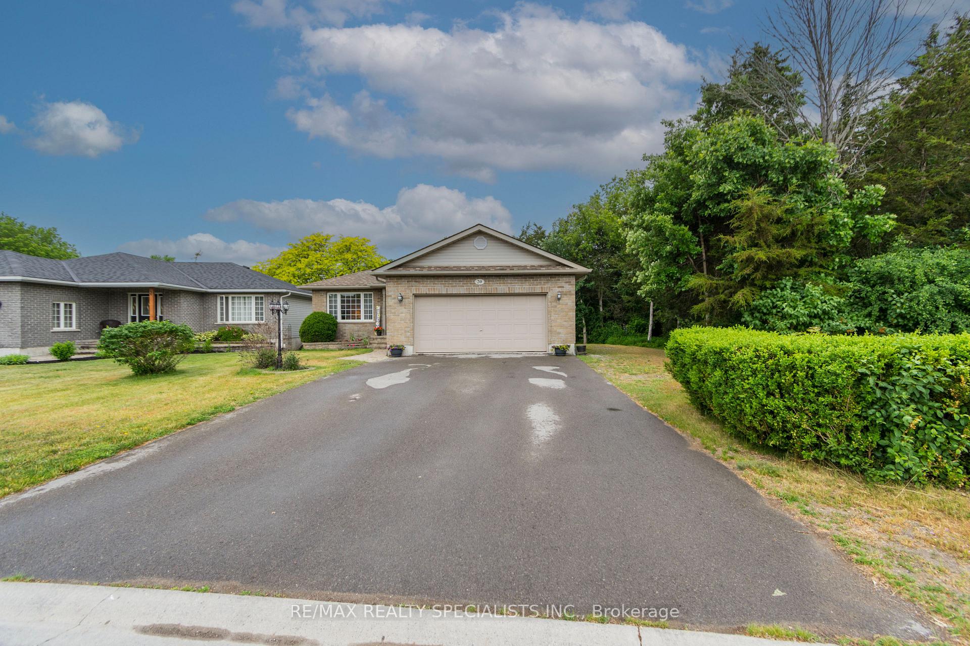 Photo 3 of 20 Stonegate Crescent, Quinte West, Frankford Ward — HOMEH