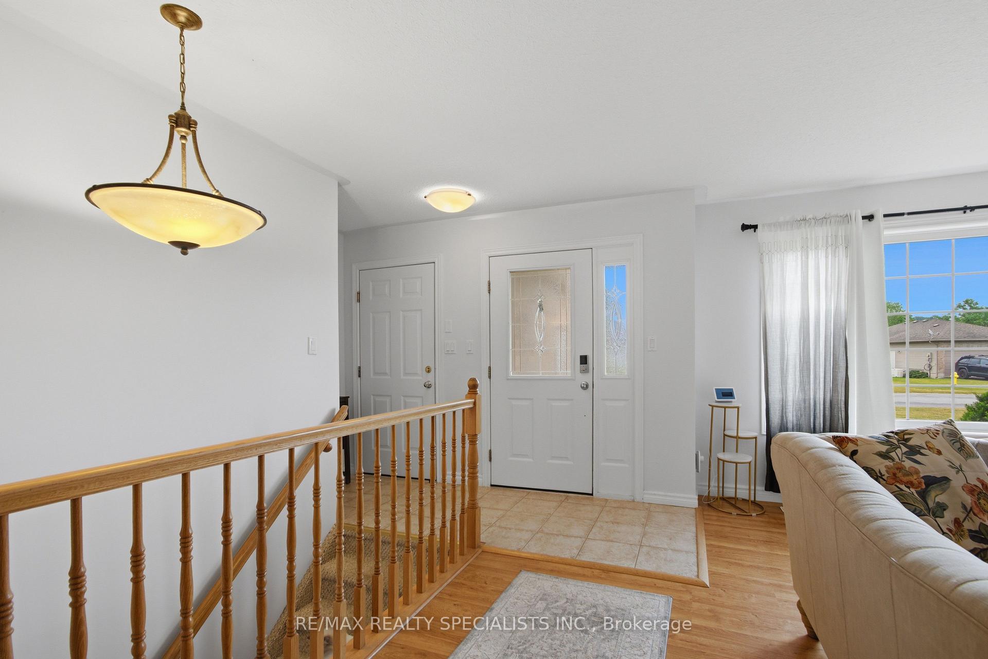 Photo 5 of 20 Stonegate Crescent, Quinte West, Frankford Ward — HOMEH