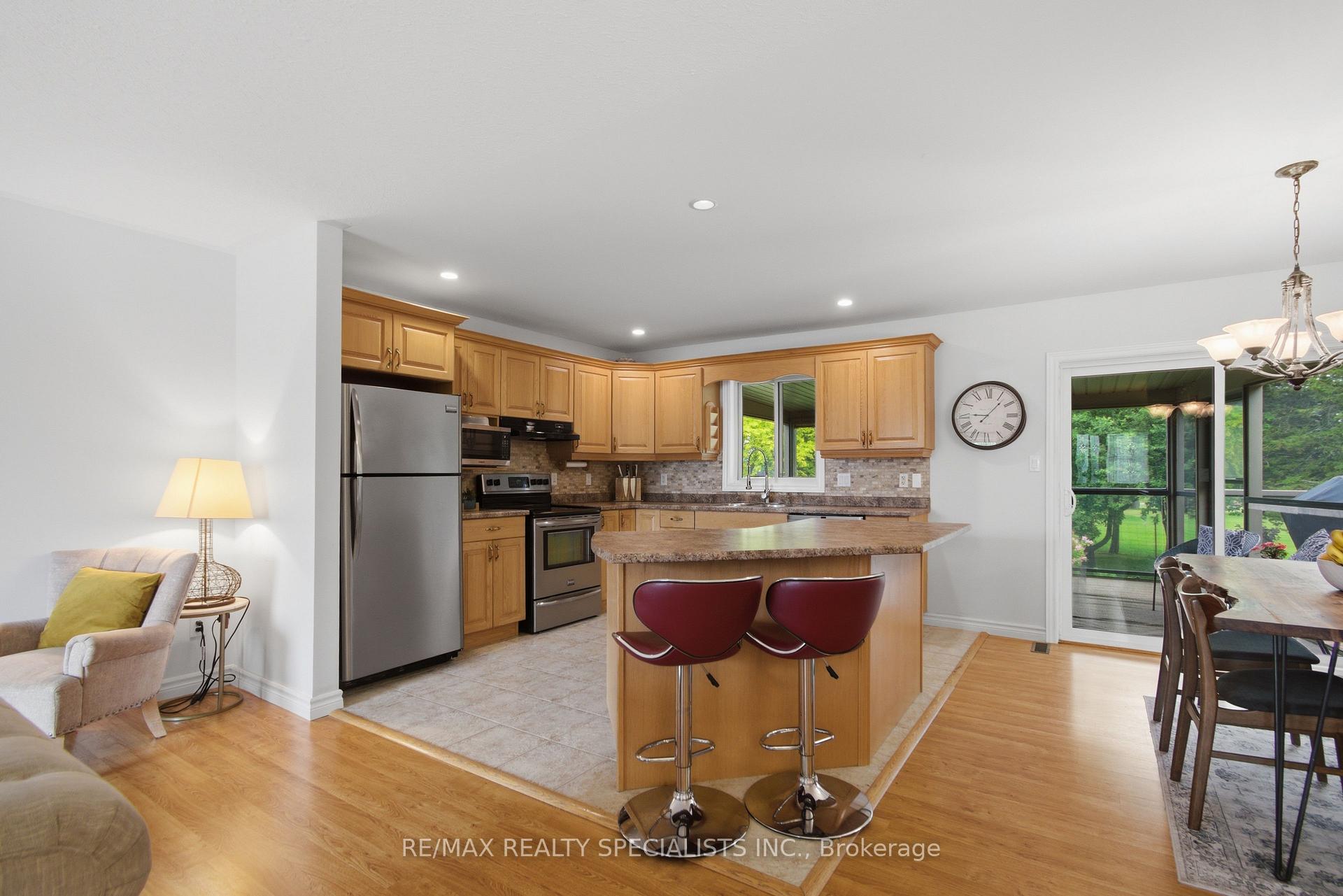 Photo 9 of 20 Stonegate Crescent, Quinte West, Frankford Ward — HOMEH