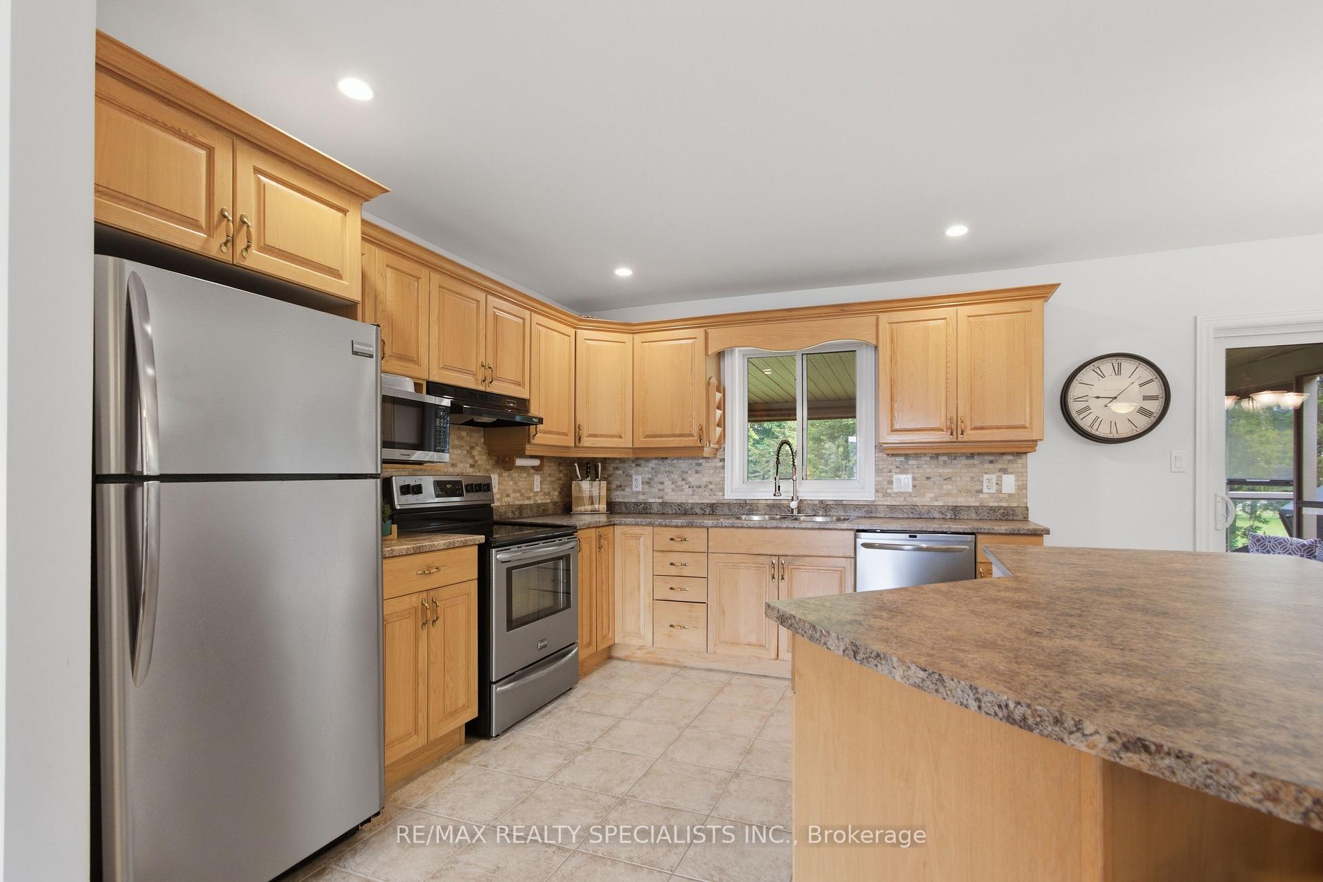 Photo 10 of 20 Stonegate Crescent, Quinte West, Frankford Ward — HOMEH