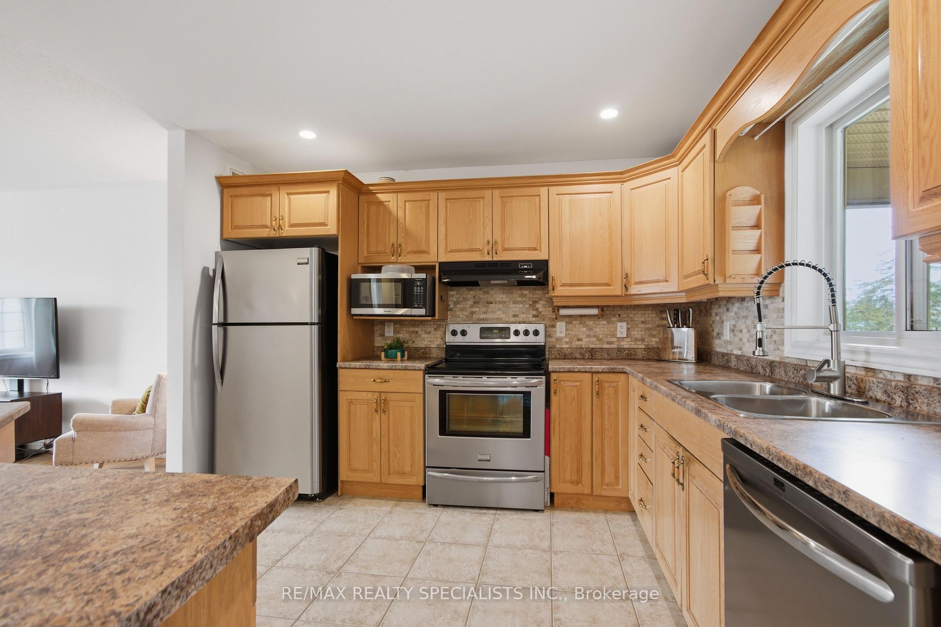 Photo 12 of 20 Stonegate Crescent, Quinte West, Frankford Ward — HOMEH