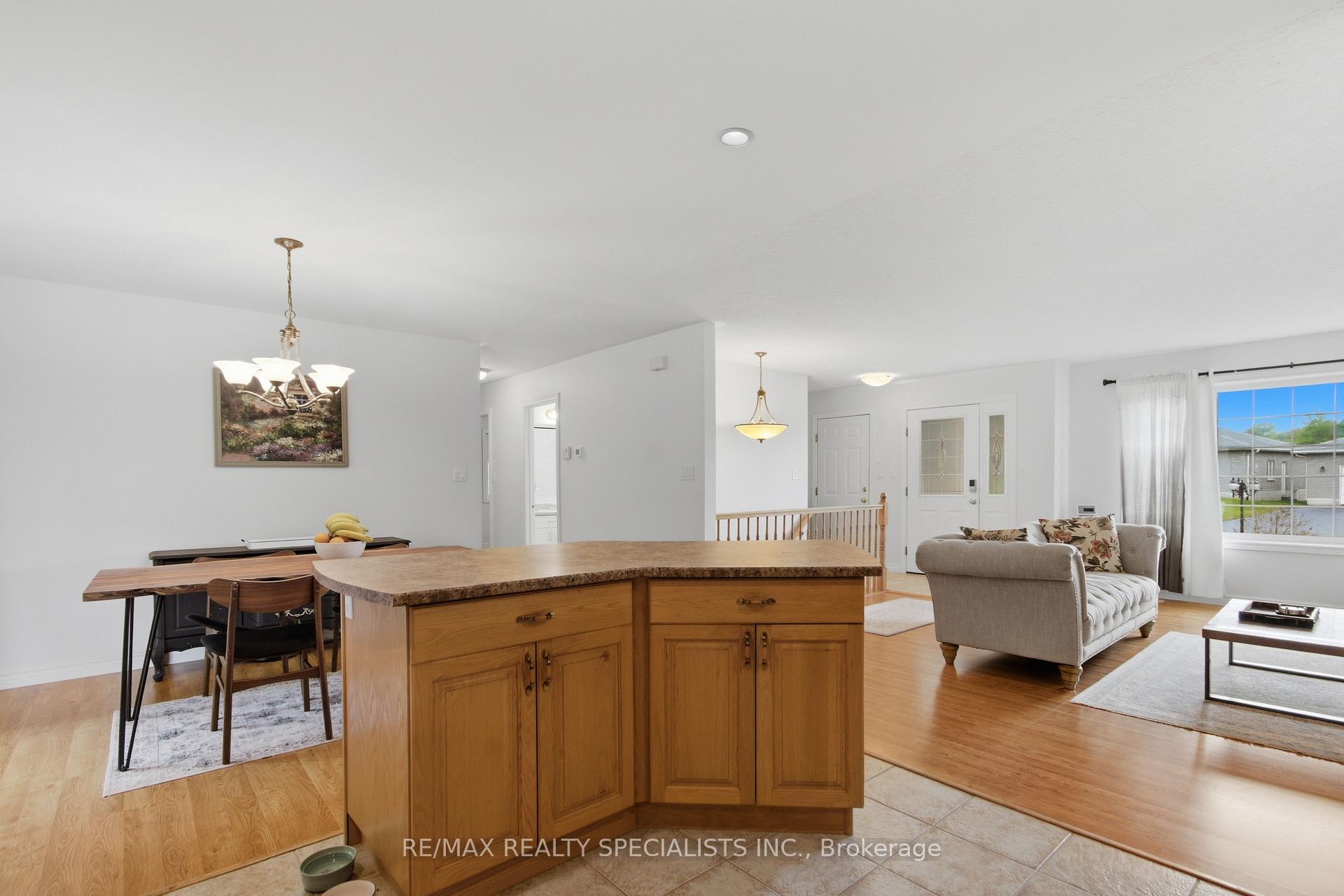 Photo 13 of 20 Stonegate Crescent, Quinte West, Frankford Ward — HOMEH