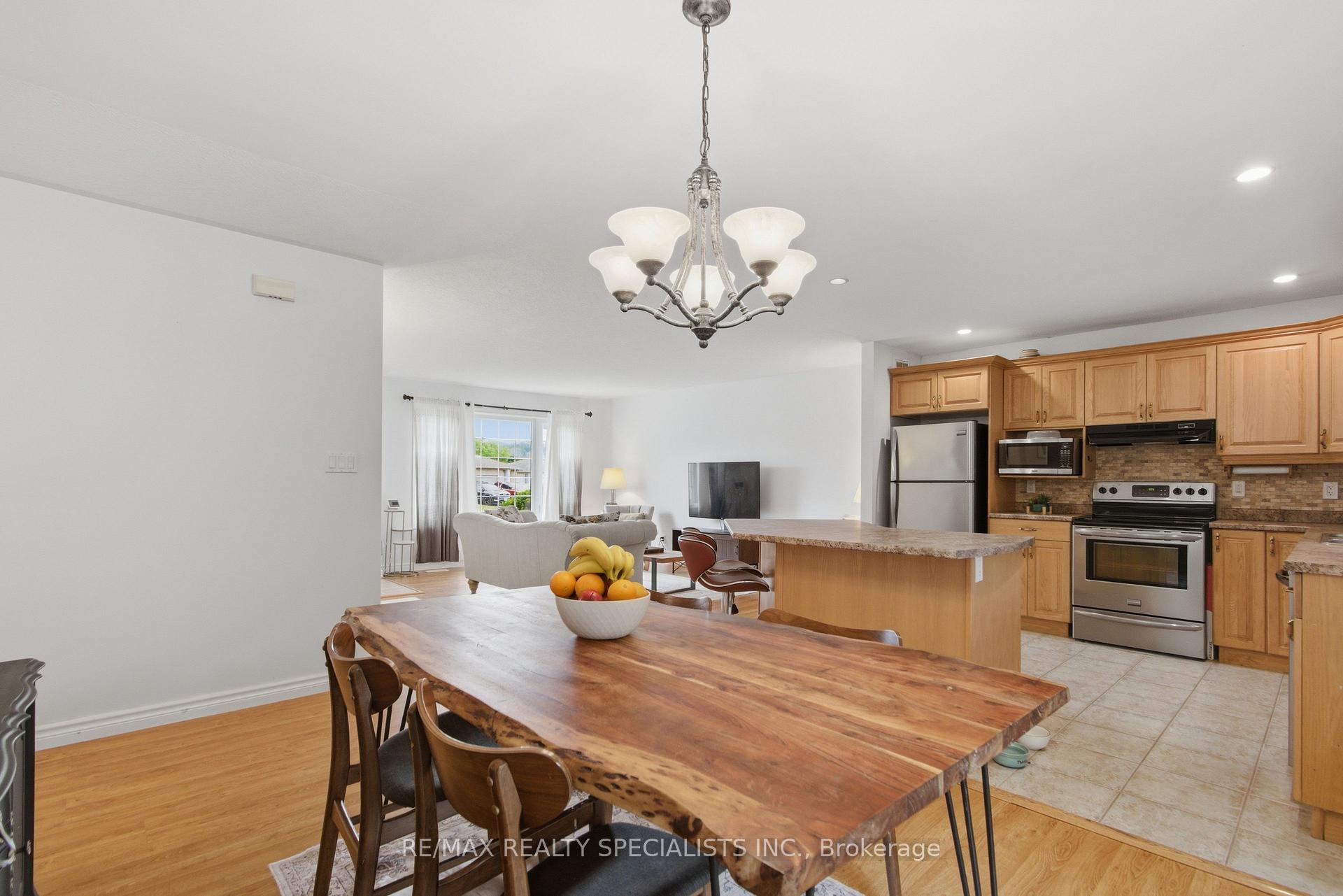 Photo 15 of 20 Stonegate Crescent, Quinte West, Frankford Ward — HOMEH