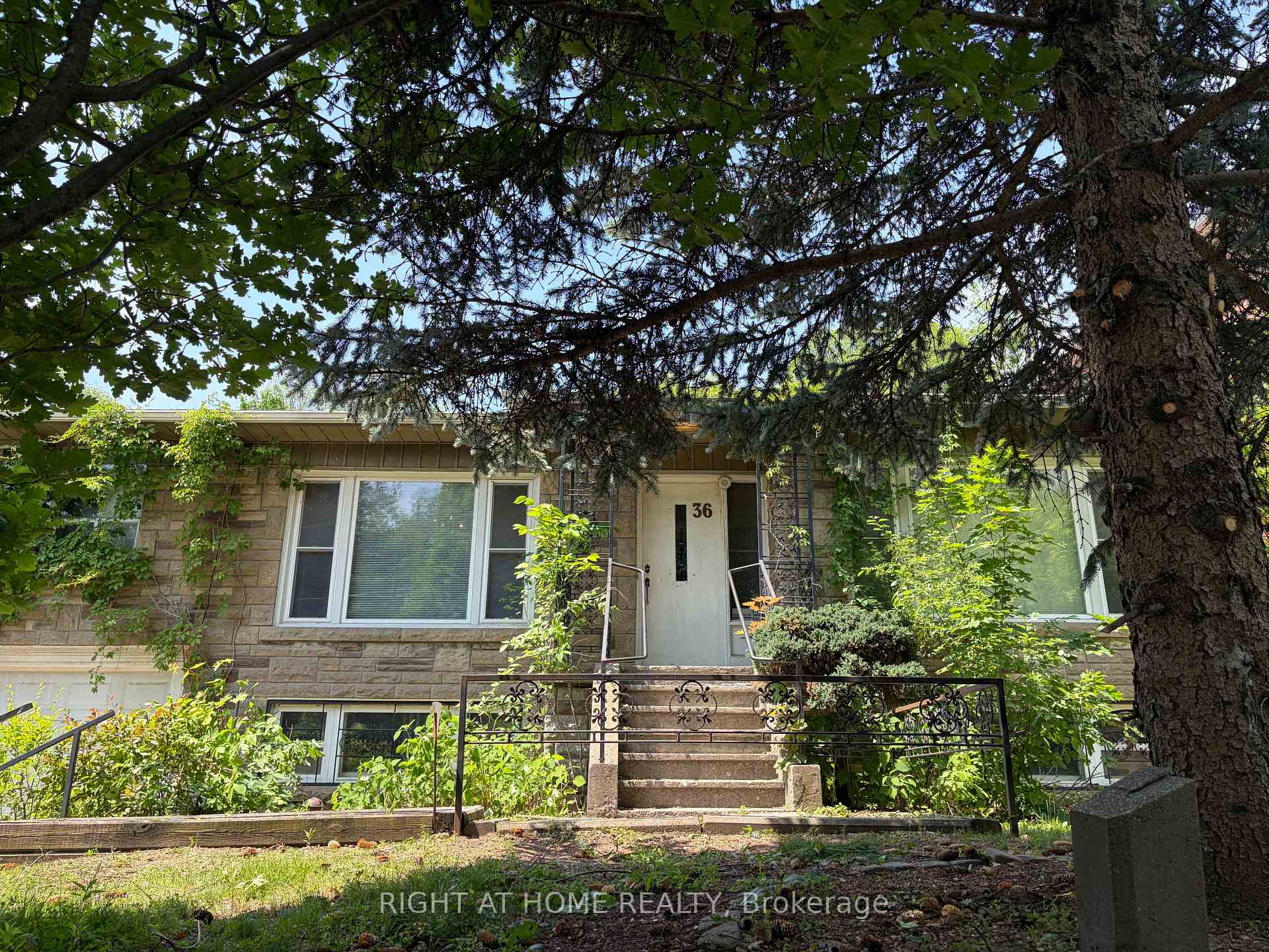 Photo 2 of 36 Forest Wood, Toronto, Bedford Park-Nortown — HOMEH