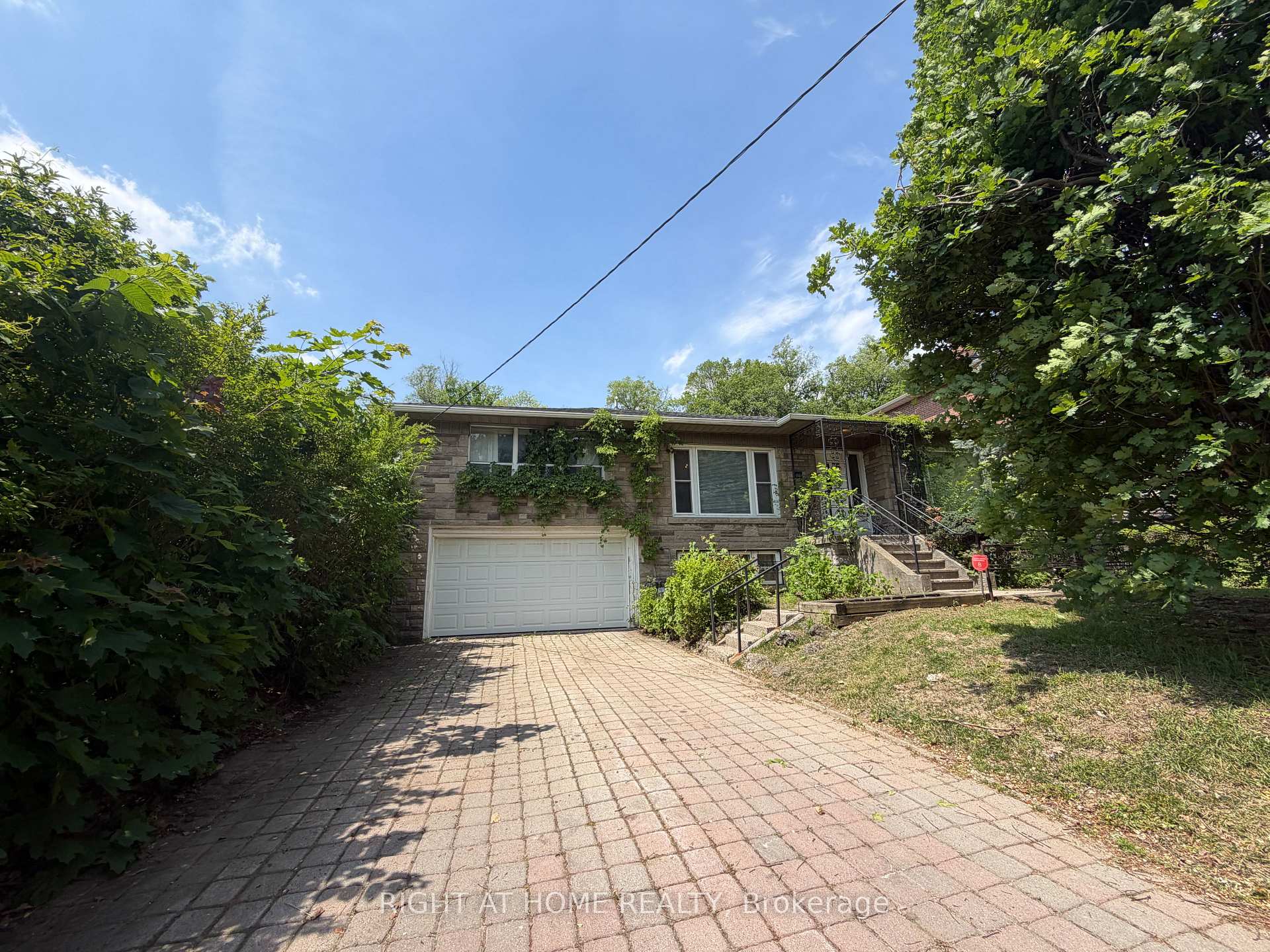 Photo 3 of 36 Forest Wood, Toronto, Bedford Park-Nortown — HOMEH