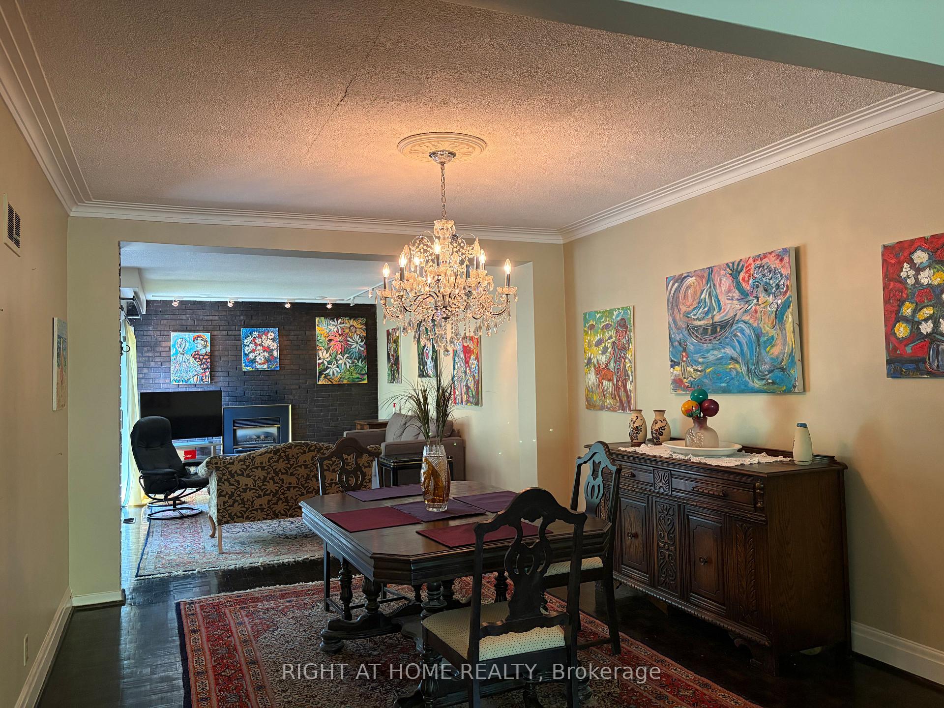 Photo 10 of 36 Forest Wood, Toronto, Bedford Park-Nortown — HOMEH