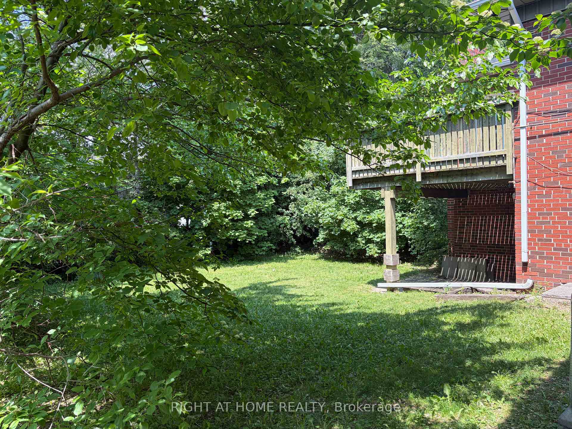 Photo 11 of 36 Forest Wood, Toronto, Bedford Park-Nortown — HOMEH