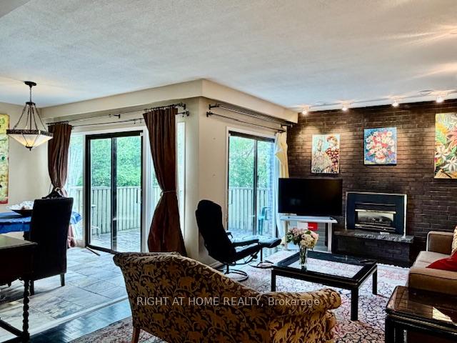 Photo 17 of 36 Forest Wood, Toronto, Bedford Park-Nortown — HOMEH