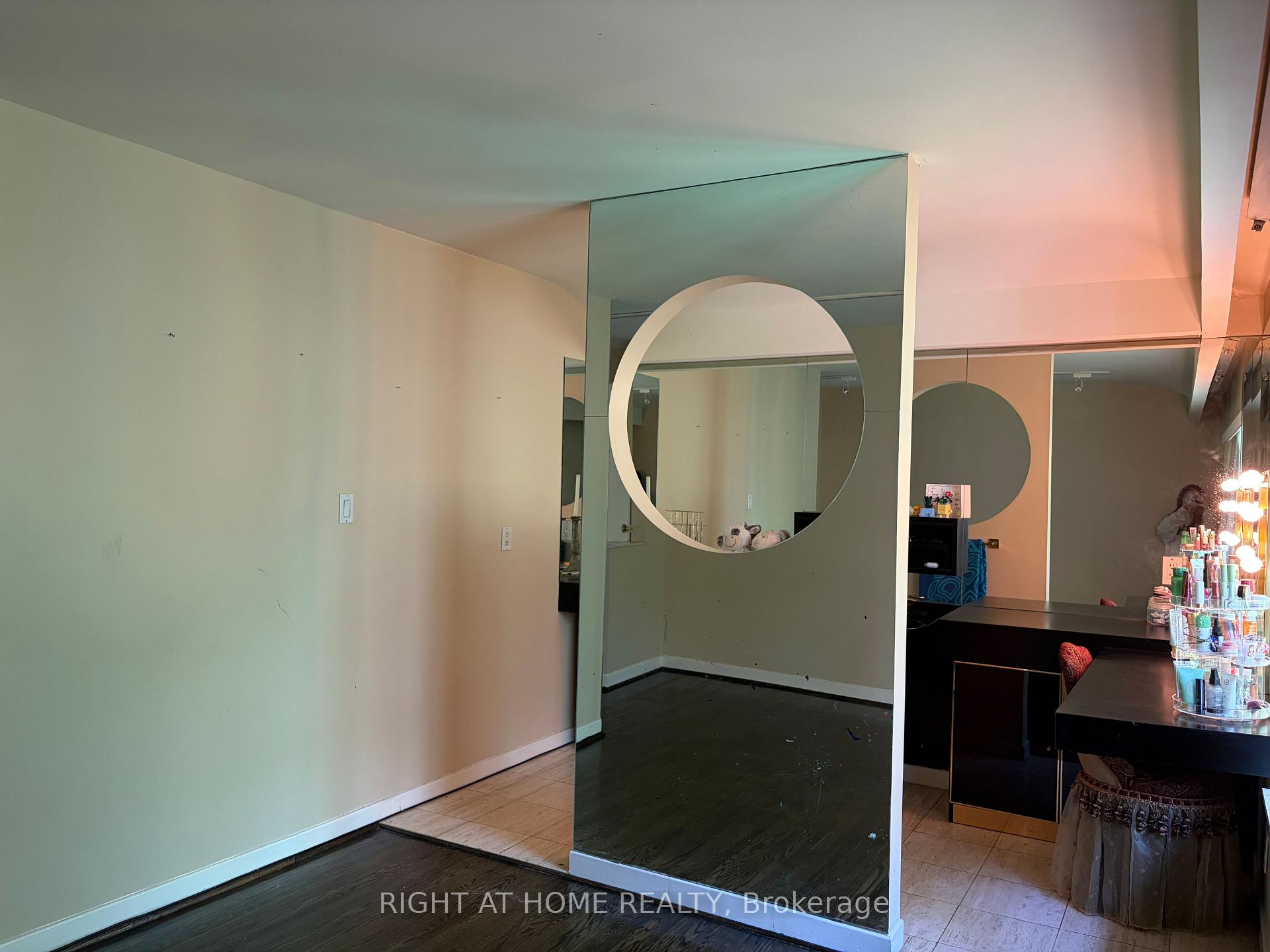 Photo 18 of 36 Forest Wood, Toronto, Bedford Park-Nortown — HOMEH