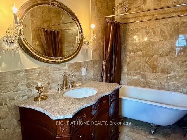 Photo 24 of 36 Forest Wood, Toronto, Bedford Park-Nortown — HOMEH
