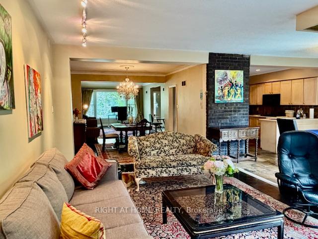 Photo 25 of 36 Forest Wood, Toronto, Bedford Park-Nortown — HOMEH